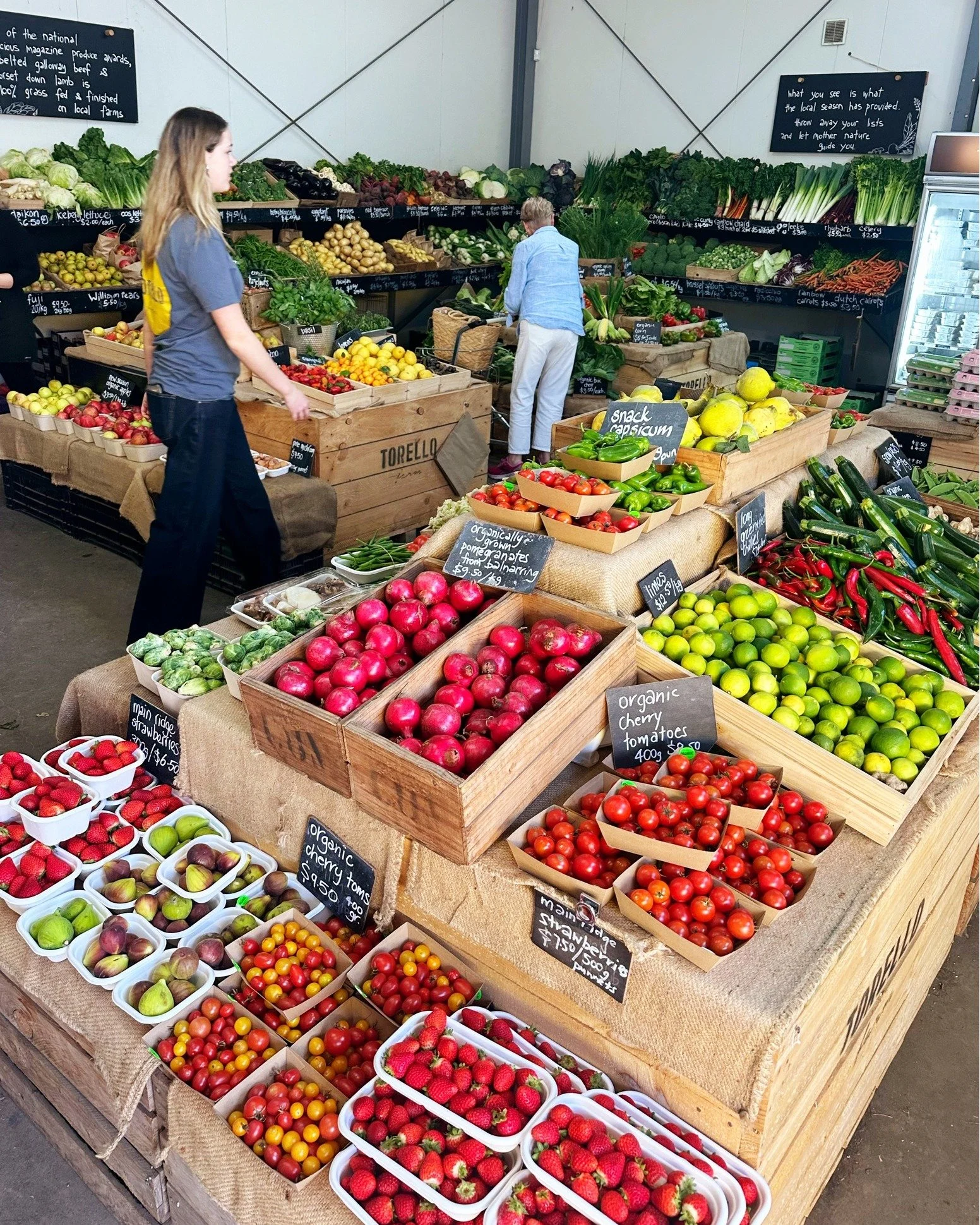 Saturday morning and we are OPEN all day, 8am - 6pm 🌈

The farm gate is alive with autumnal goodness ❤️ Chillies, late tomatoes &amp; strawberries, figs, mushrooms, capsicums, pomegranates, limes, finger limes, broccoli, cauliflower, parsnips, celer