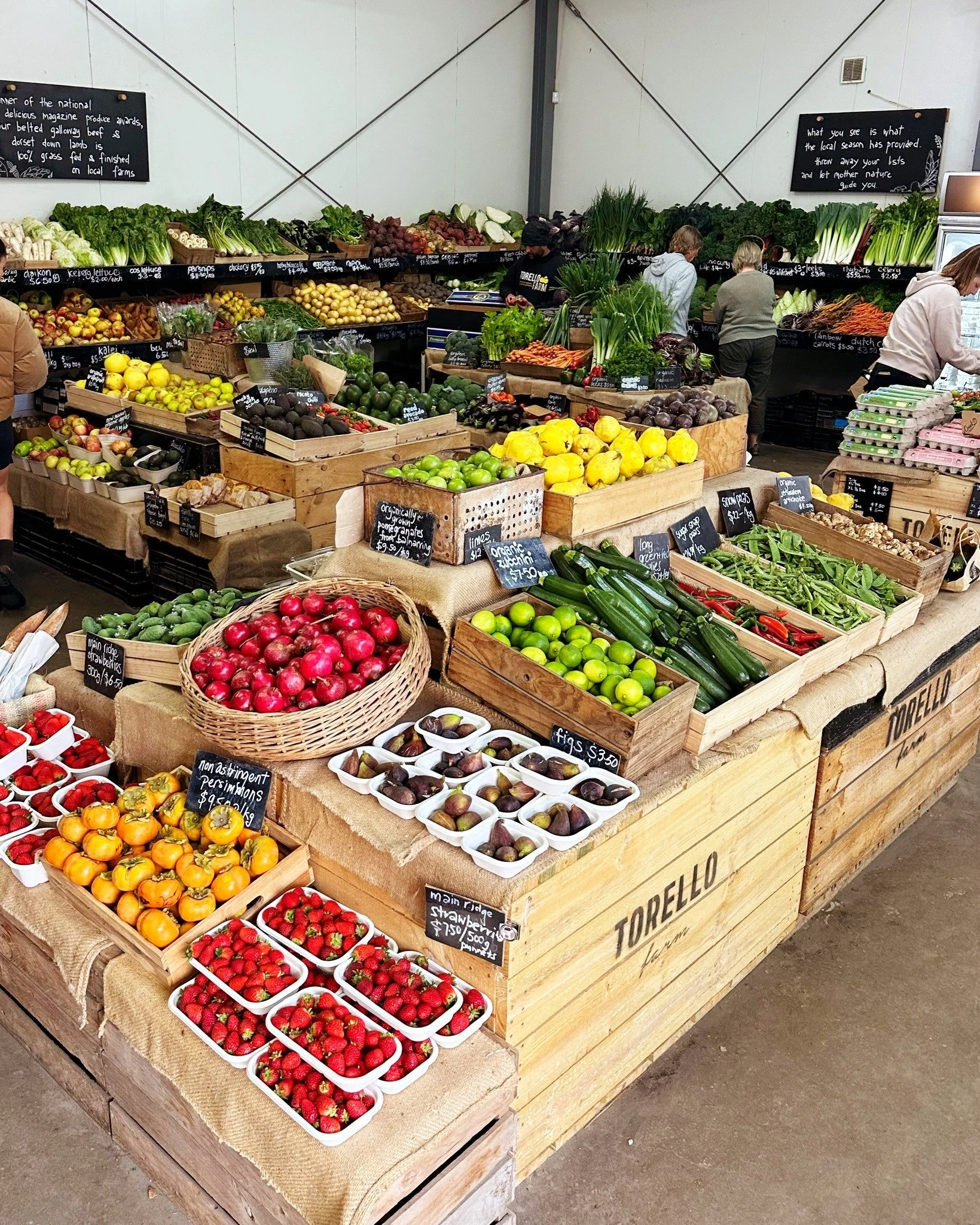 More gorgeous autumn offerings have hit the farm gate, folks 🌈

We're talking persimmons, feijoas, pomegranates, quince, figs, celeriac, turnips, parsnips and rapini ❤️ If you need a Mother's Day gift we have cakes, organically grown flowers, apple 