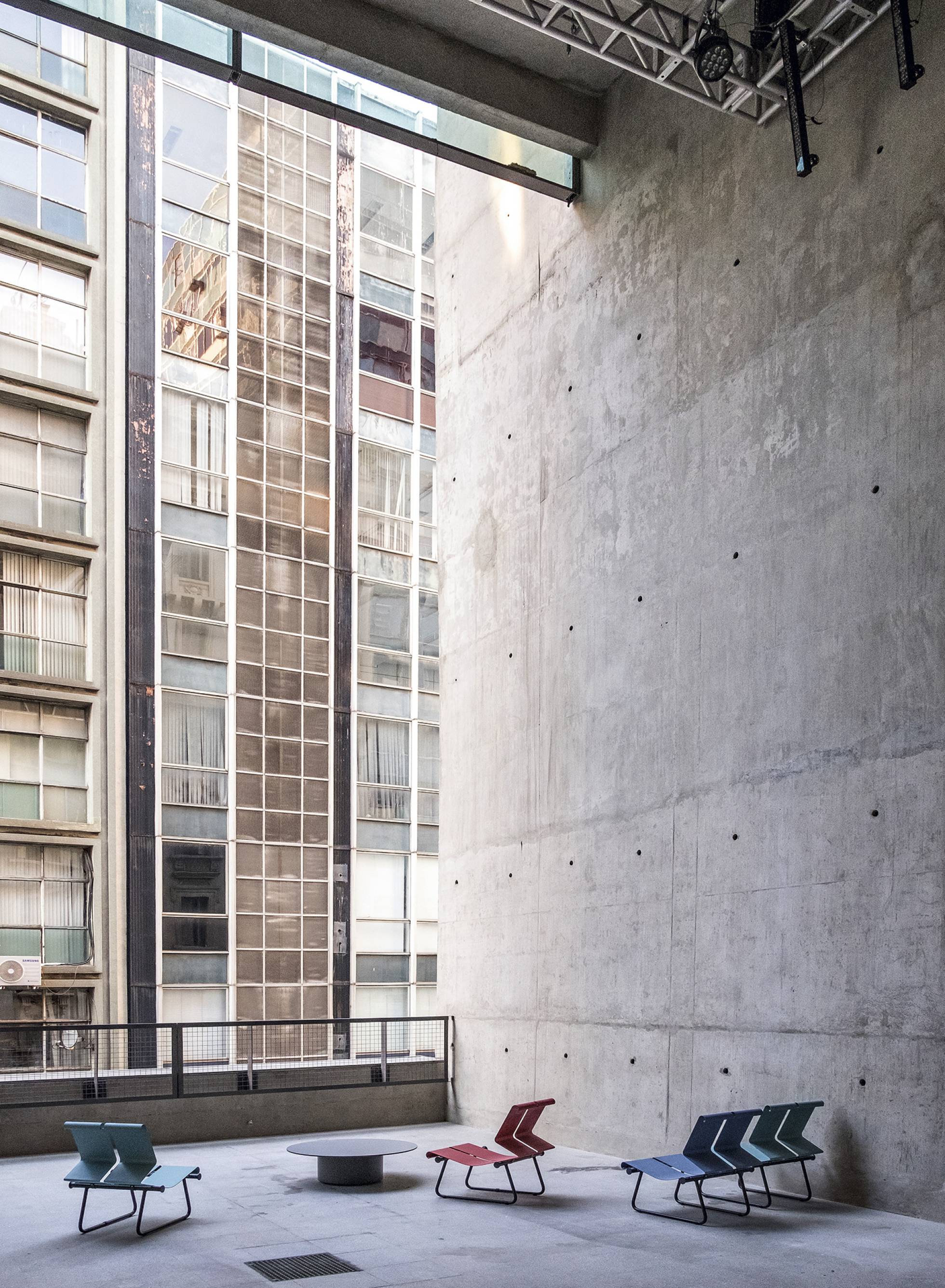 Uno de los espacios del centro recreativo Sesc 24 de Maio, acabado en 2017 en São Paulo y realizado por el arquitecto brasileño en colaboración con el estudio MMBB. Ruy Teixeira