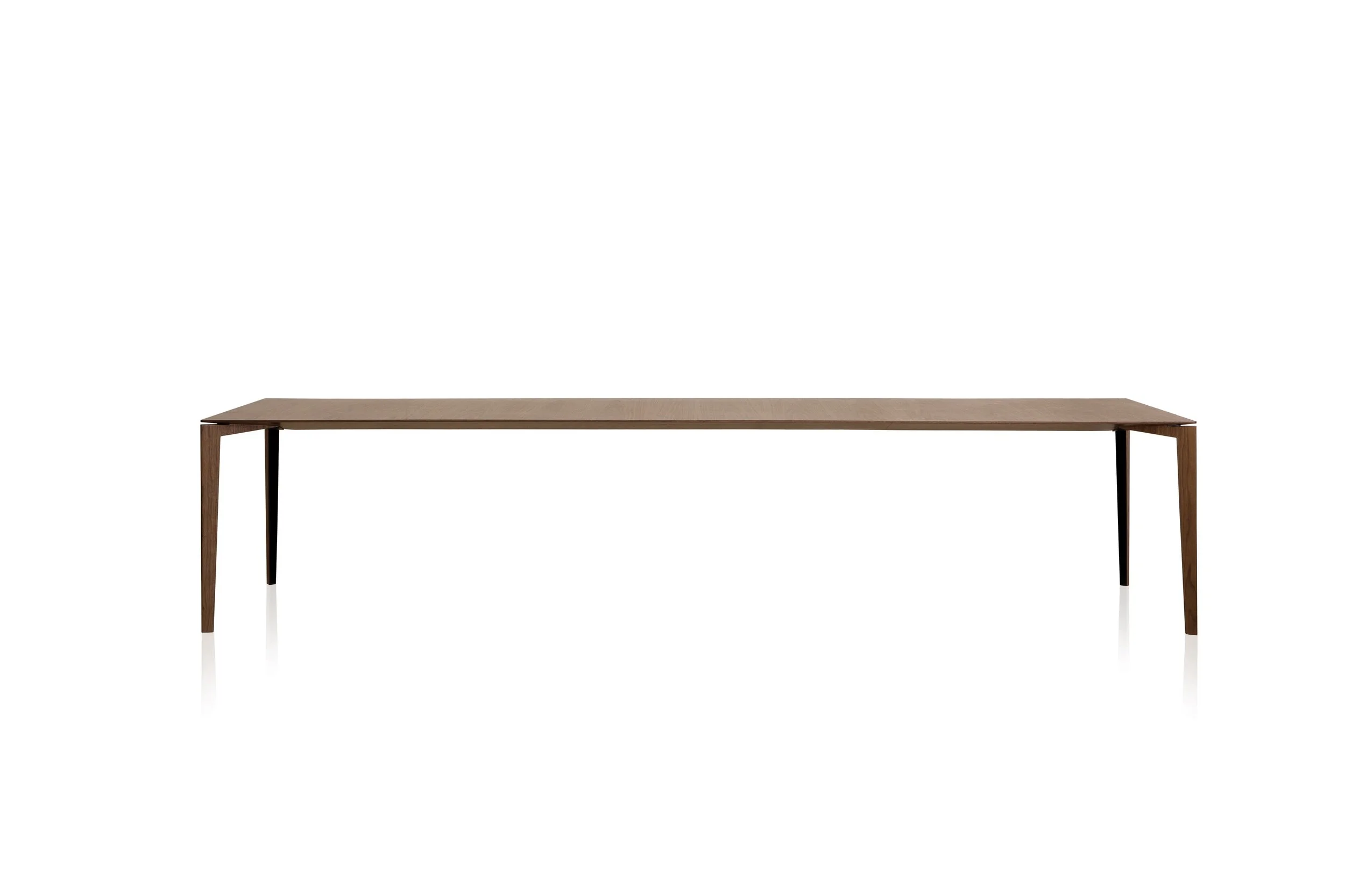 Mesa, cortesía de ALMEIDA