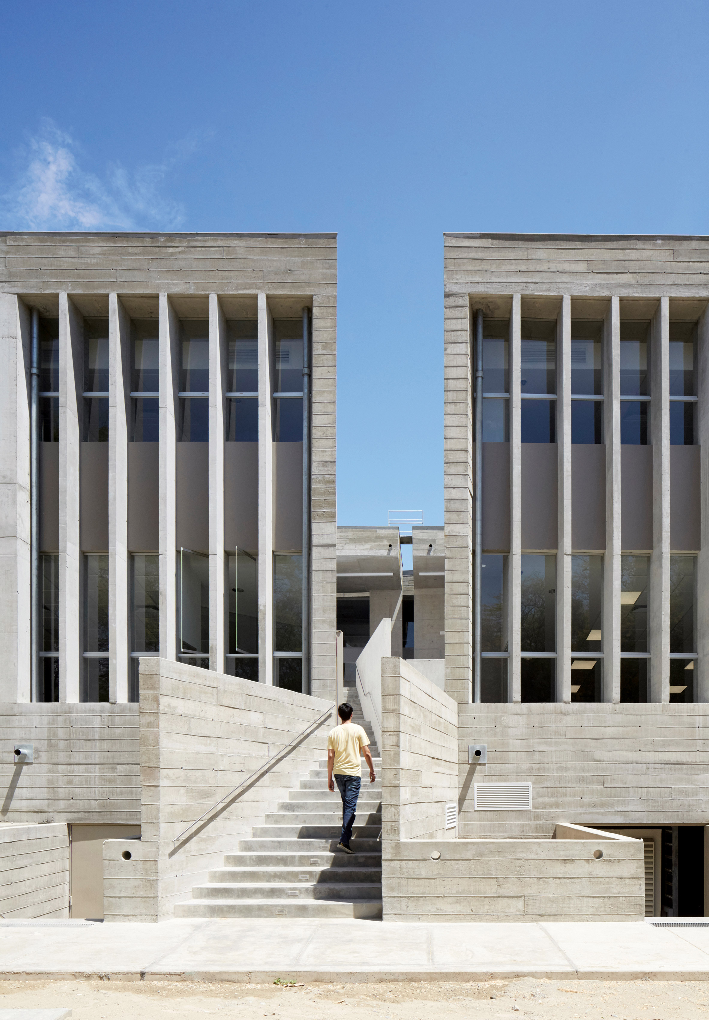 Edificio “E”, U.Piura - PREMIO MIES CROWN HALL