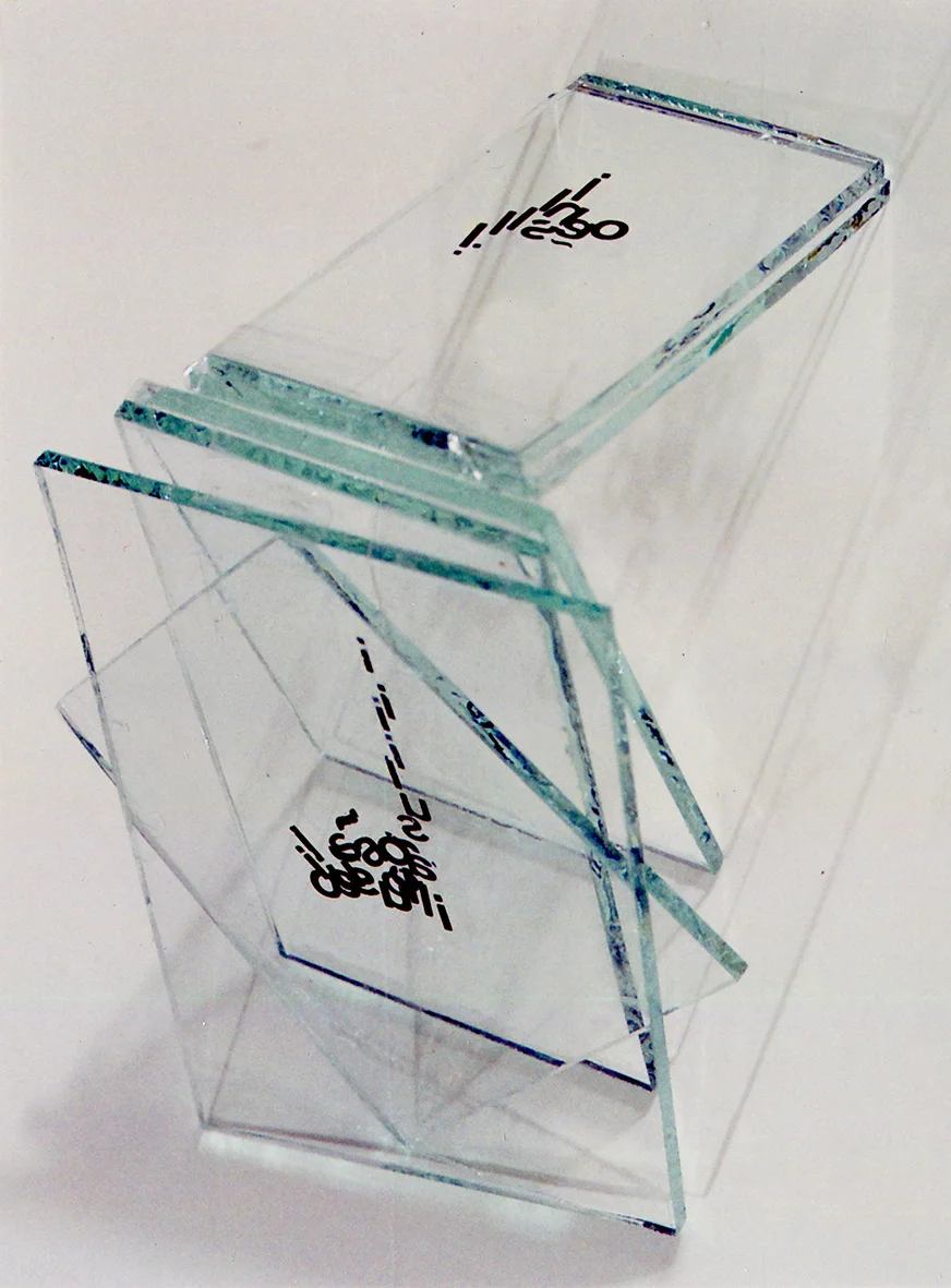 Lâminas de vidro e letraset I 2004