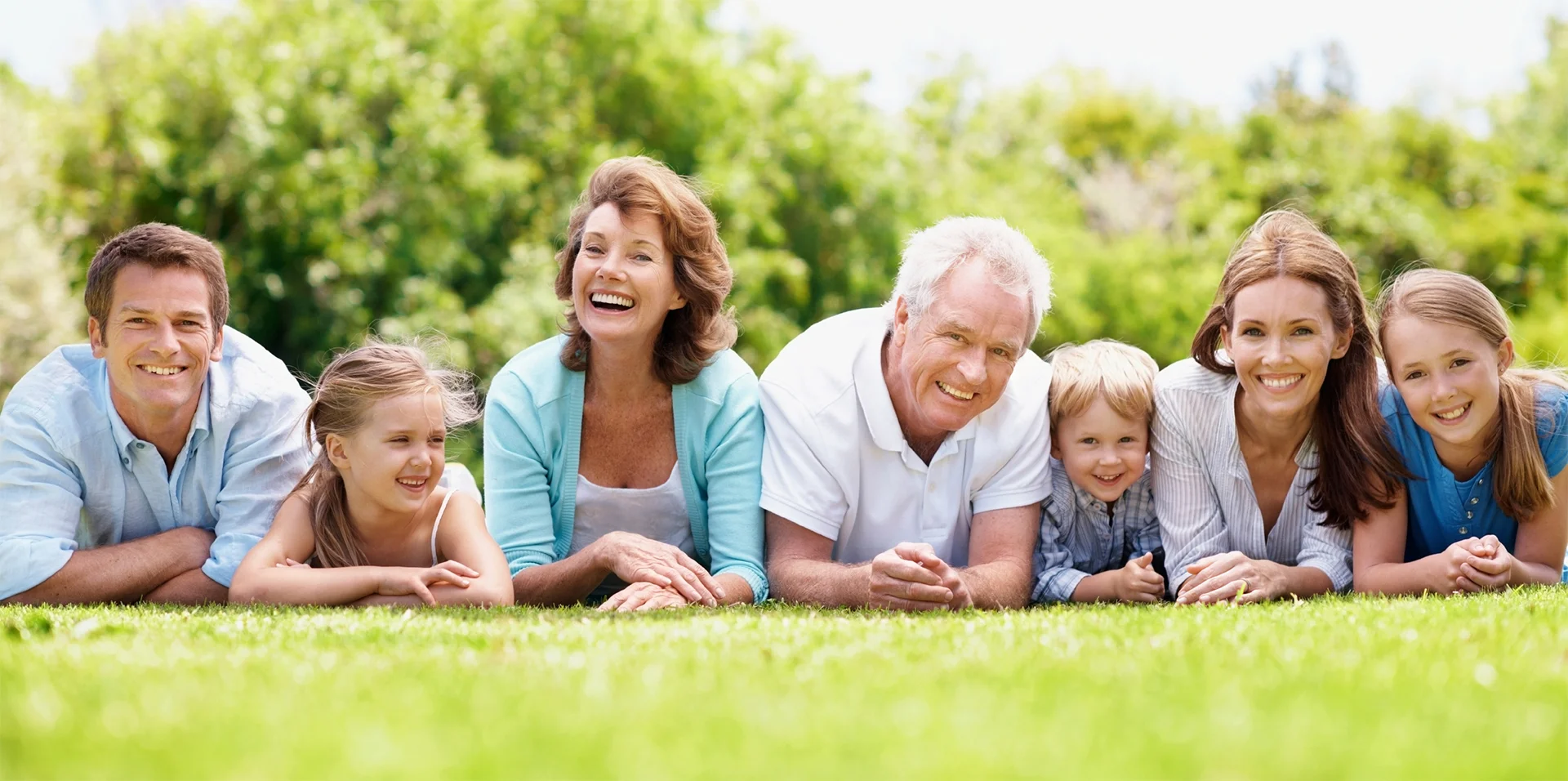Forvest_Family_Offices_iStock_Family_on_Grass.jpg