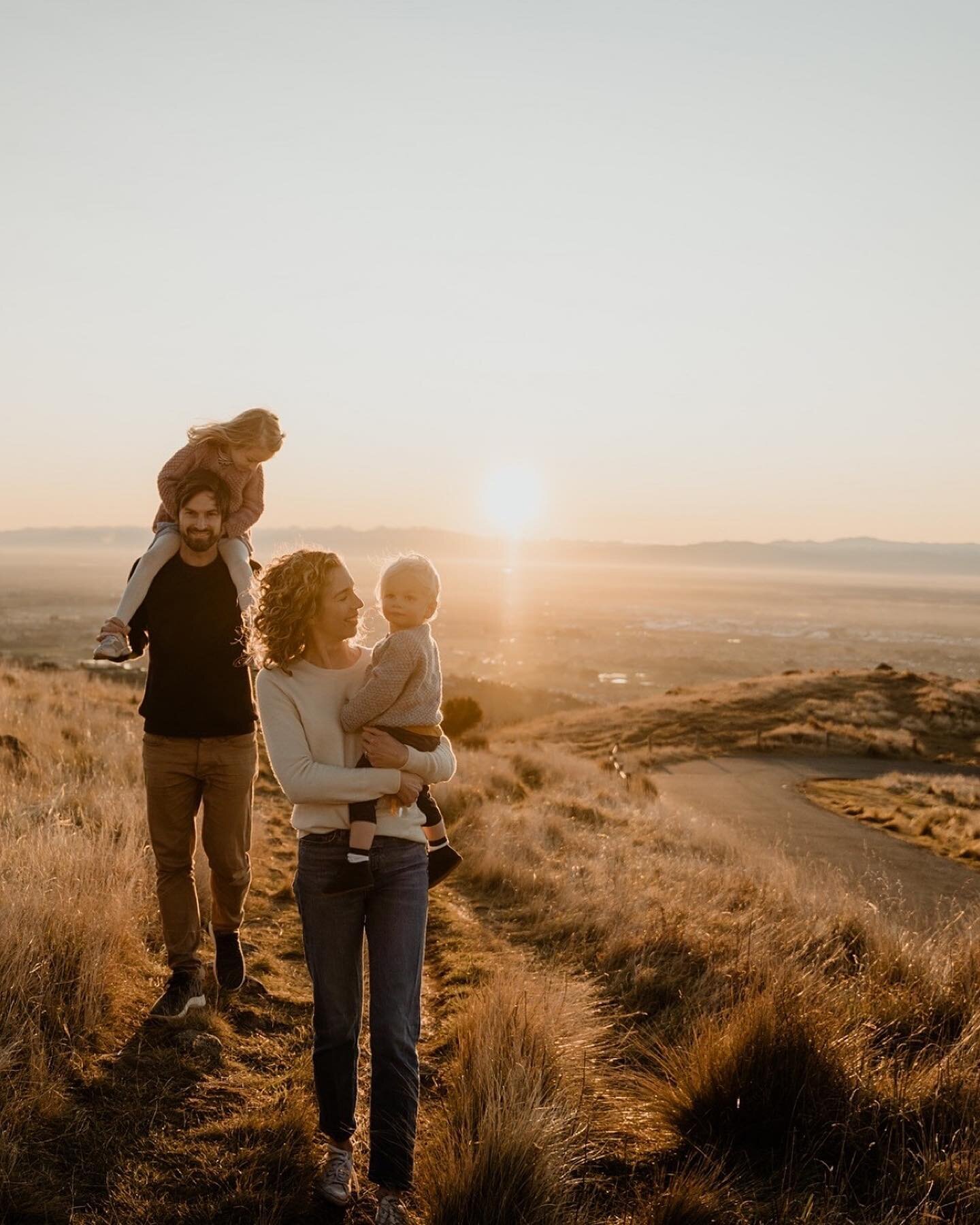 A few photos from an amazing sunset session with a very special family! ☀️