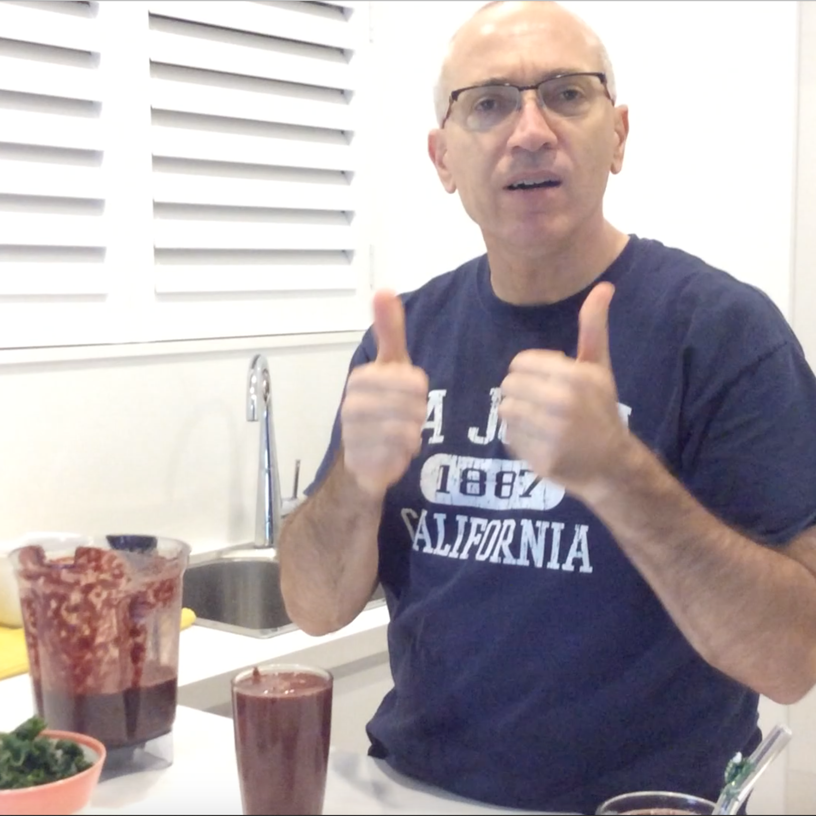 Video: Healthy Happy Steve's Rainbow Green Smoothie