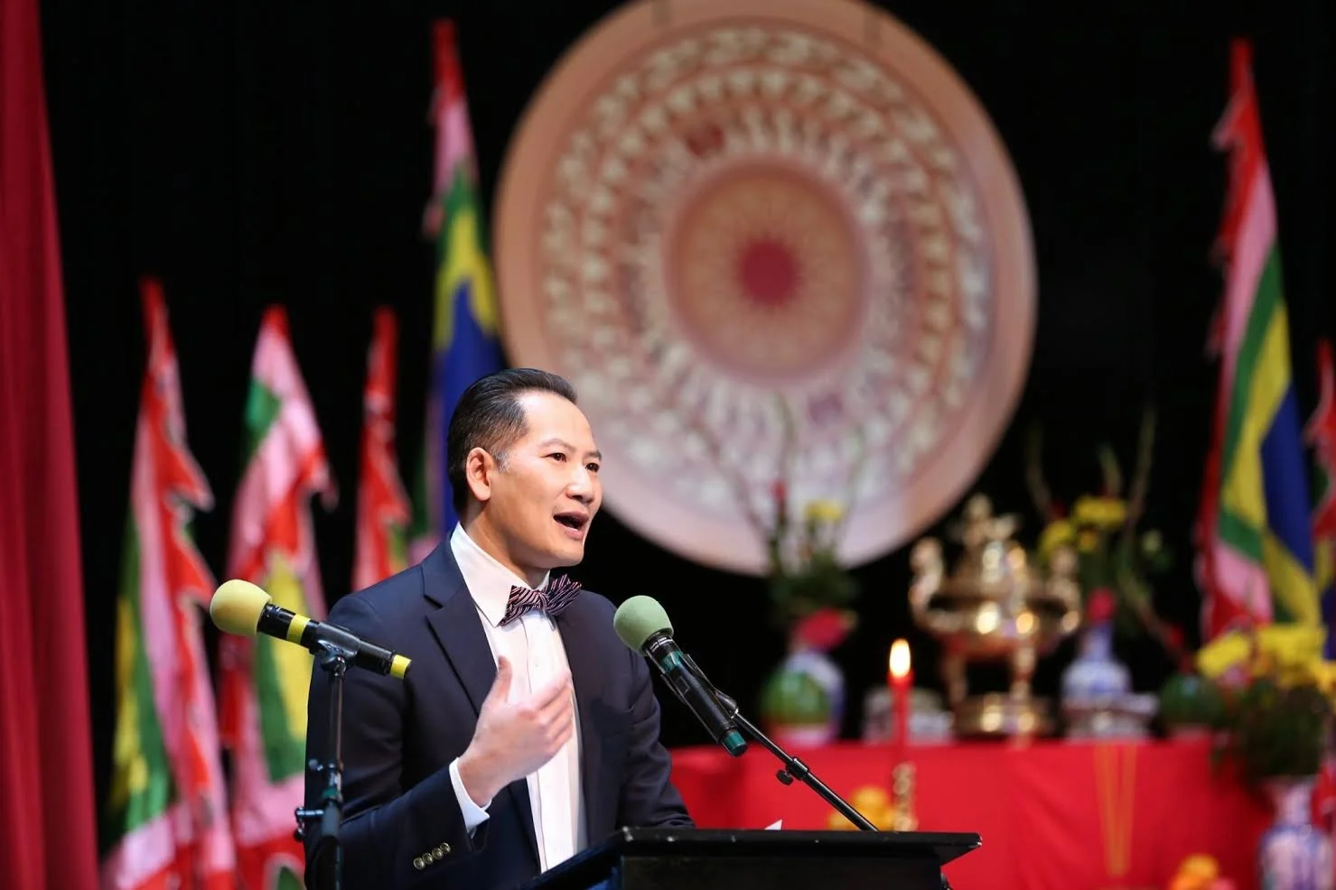 Keynote Speaker Linh Thai is the founder of the Vietnamese Community Leadership Institute-a local grassroots Vietnamese American leadership capacity building organization in Seattle. Linh's involvement in the community includes the Get-Out-To-Vote campaign for the Vietnamese American community in local Seattle elections and statewide initiatives, as well as participation in the development of the Vietnamese Community in Seattle, an advocacy organization on behalf of Vietnamese Americans in the City of Seattle. Linh was formerly a District Representative at Congressman Adam Smith's district office.