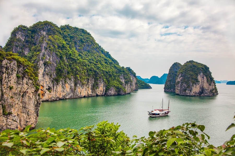   HỒNG ĐỨC CLERKSHIP   An innovative clerkship opportunity that gives students the unique experience of learning the local cultures and customs while living in Vietnam and working at a major law firm.    LEARN MORE  