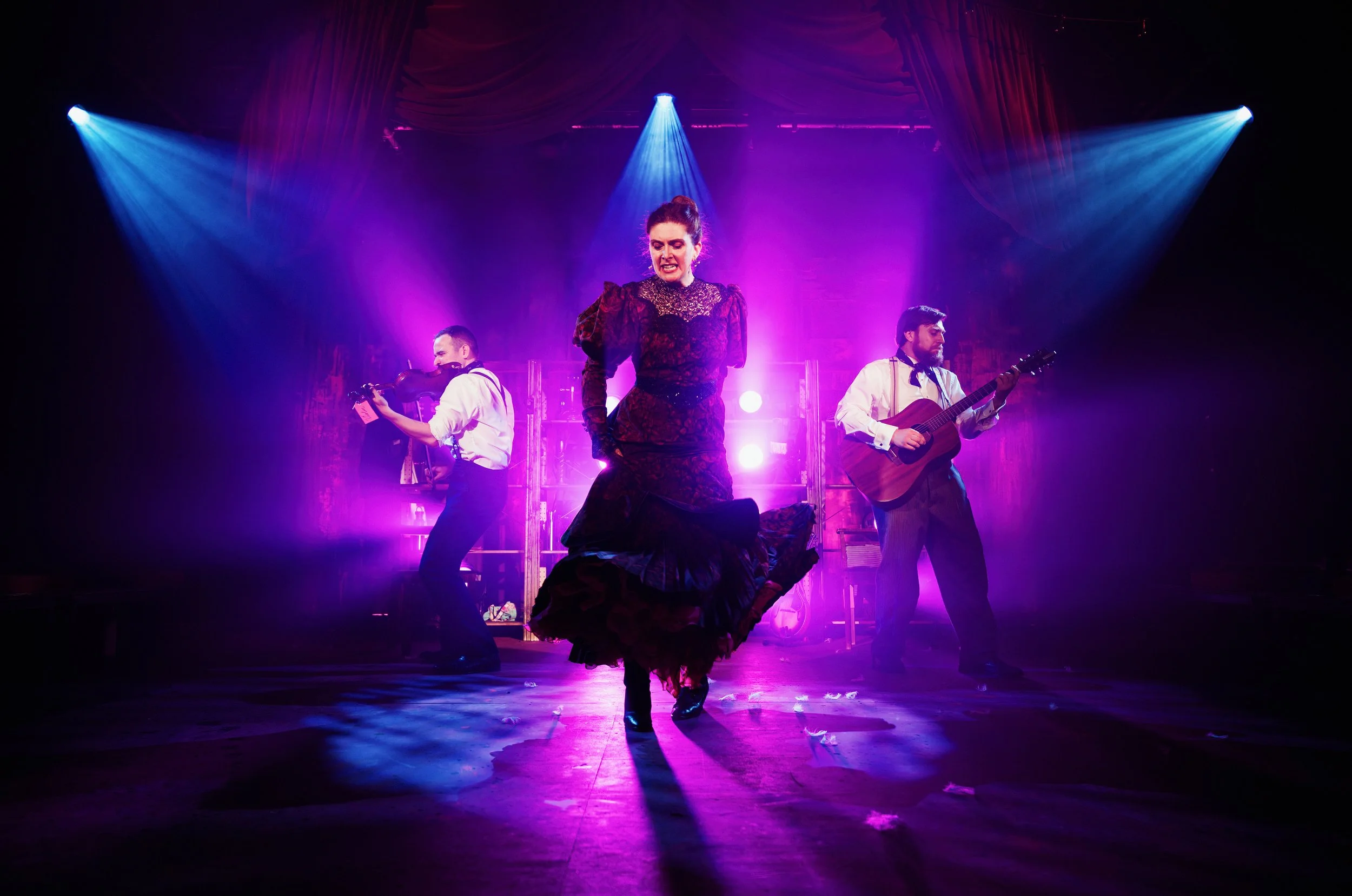 OutOfTheForest_BuryTheHatchet@SouthwarkPlayhouse_(c)AlexBrenner__11_8925_dx_s.jpg