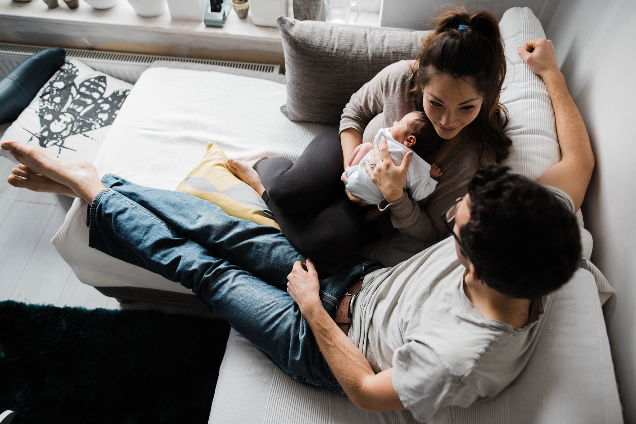 Newborn family photo session at home