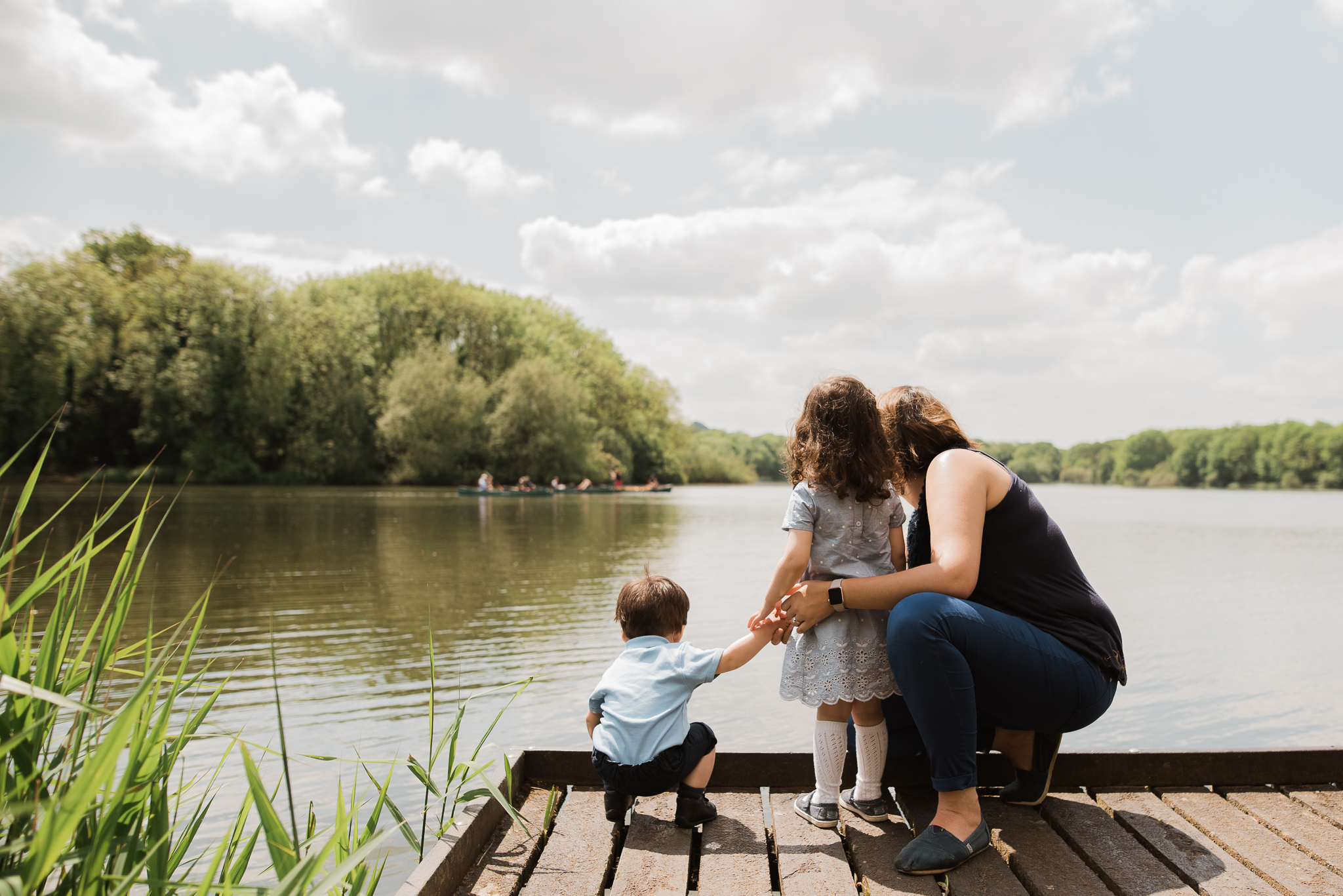 Family by lake family photoshoot Cotswolds.jpg