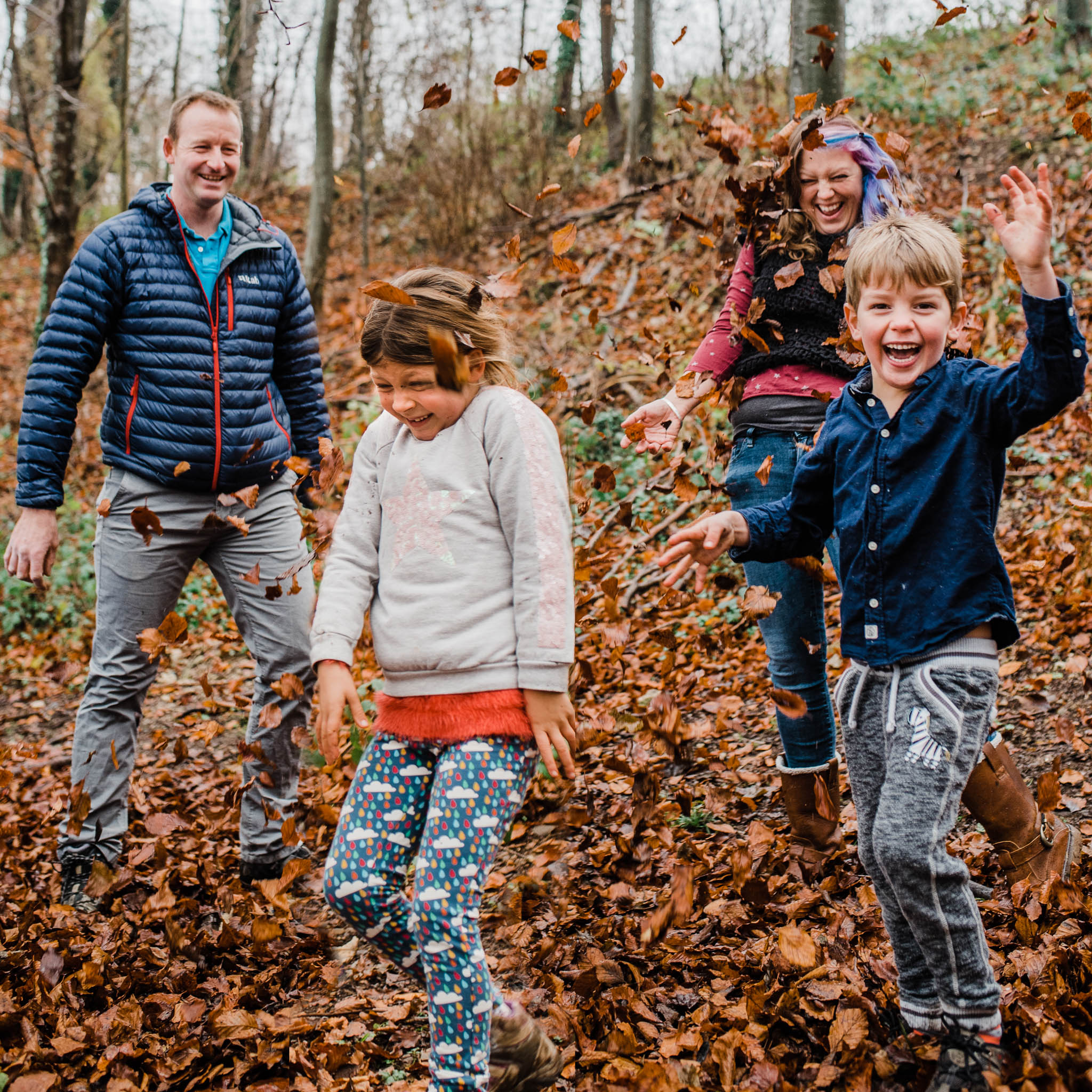 Family throwing leaves lifestyle family photography Cotswolds.jpg