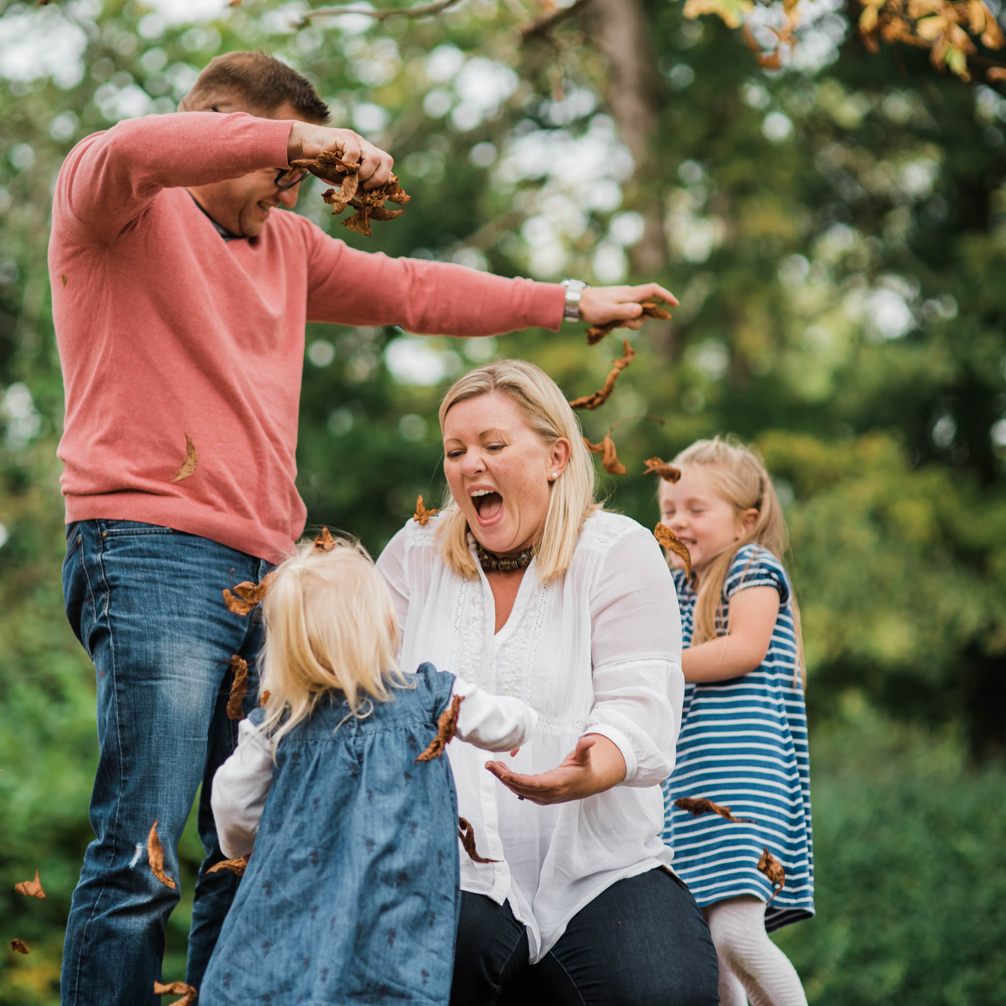 Family throwing leaves- Cotswold Family Photo.jpg