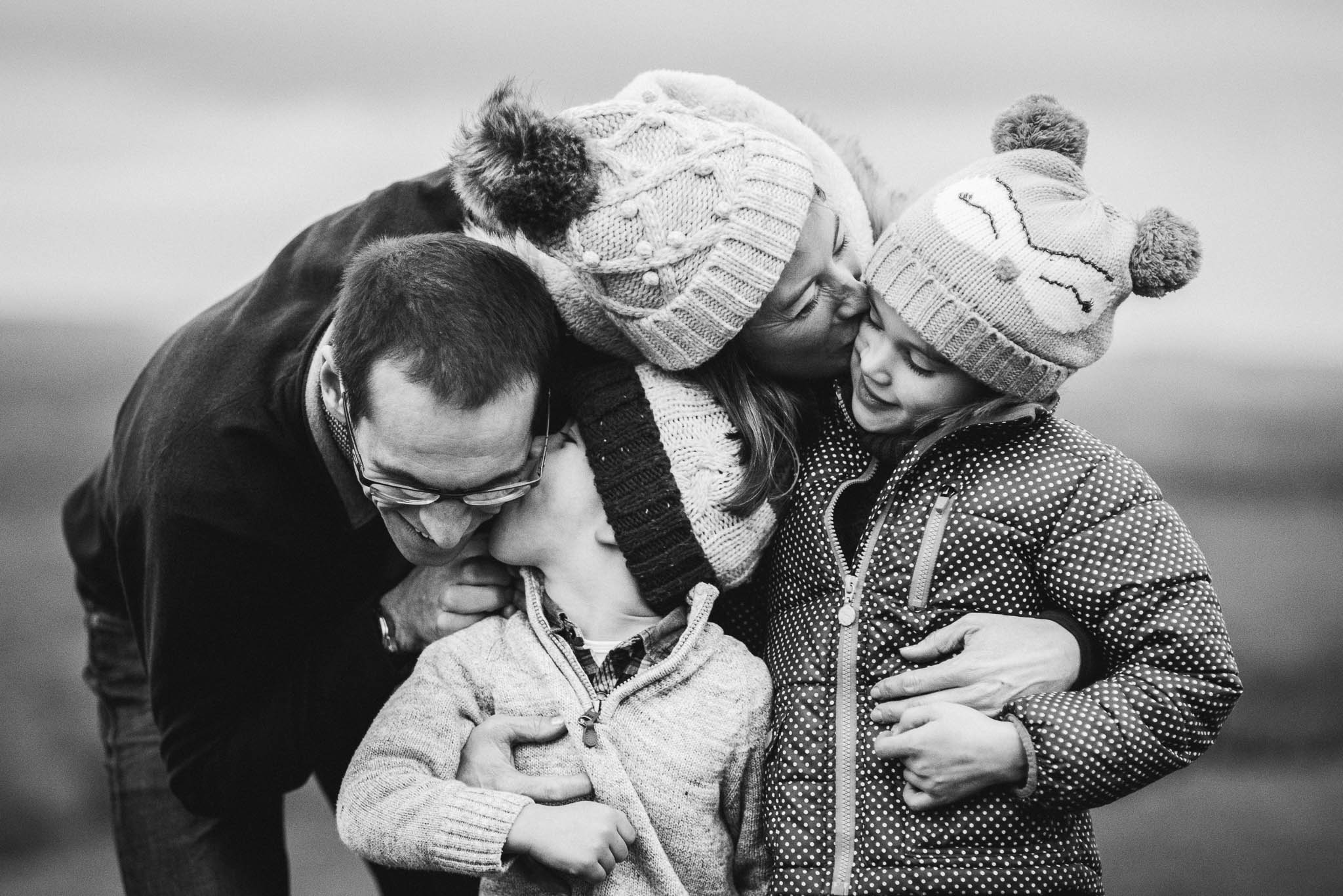 Winter outdoor family photoshoot Cotswolds.jpg