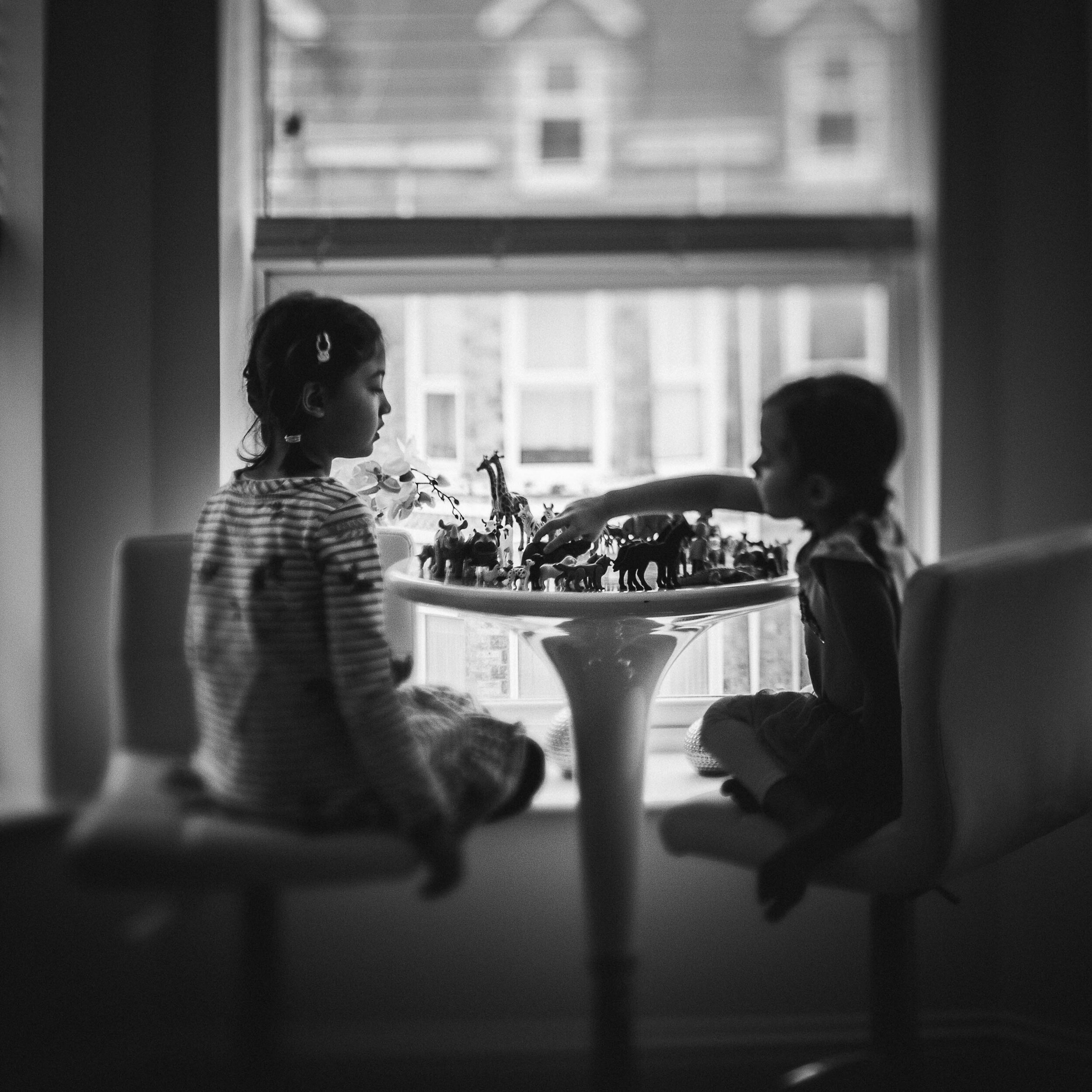 Black-and-White-photo-girls-playing-Cheltenham Photographer Chui King Li Photography-4962.jpg