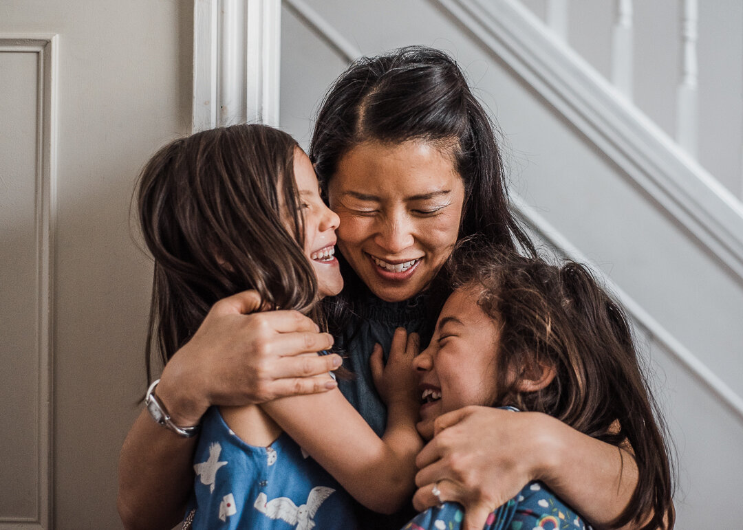 Mother-daughters-laughing-lockdown-1091.jpg