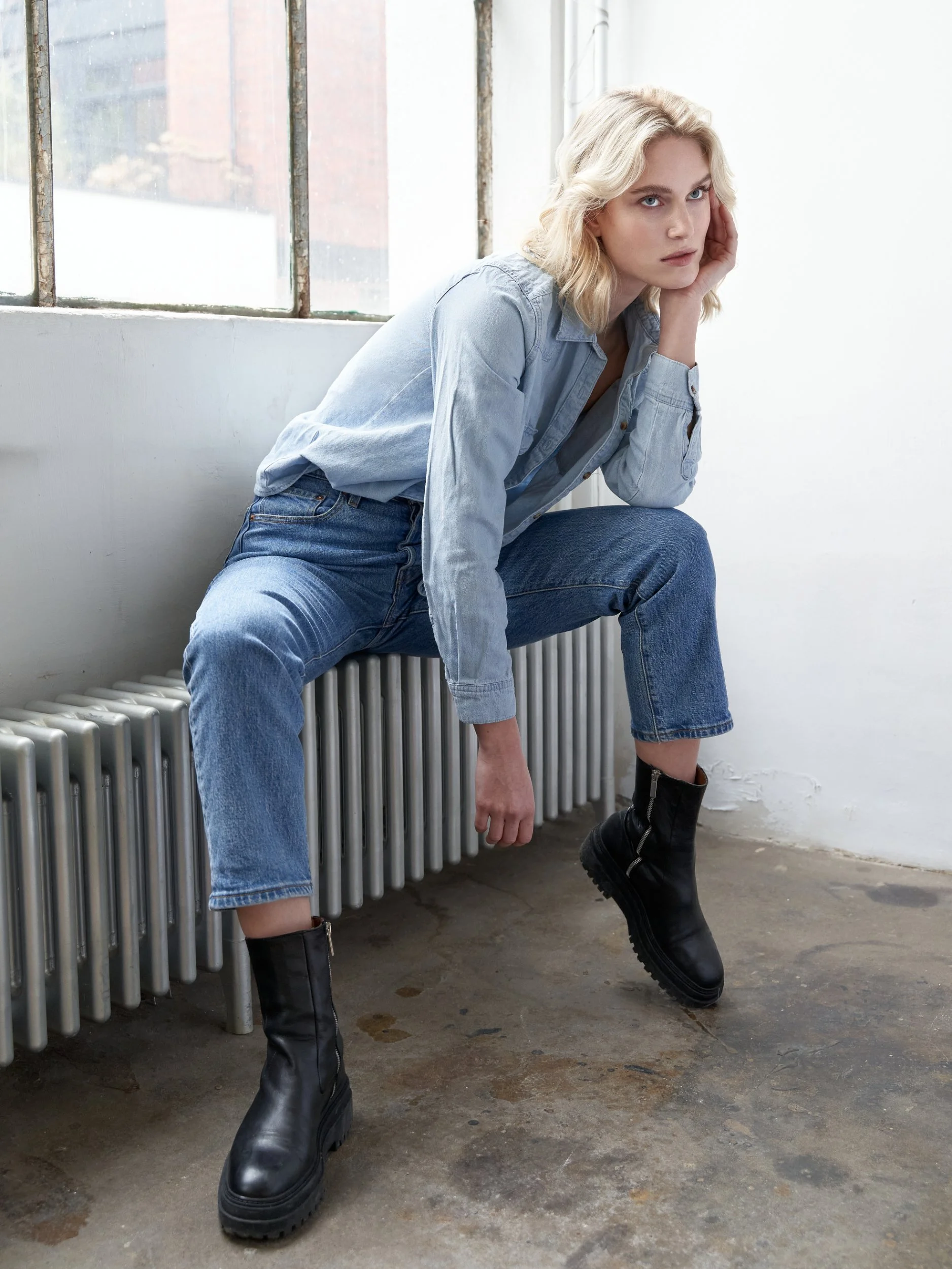  Kim Hnizdo, Louisa Models 