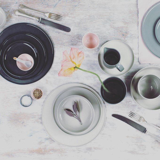 .
Happy weekend lovely people 🤍
.
Xx
.
#earthenware #eartenwarepottery #tableware #handmadetableware #pottery #madeindevon #ukmade #smallbusiness #designermaker #mutedcolours #keramik #pippiandmeceramics #slipcasting