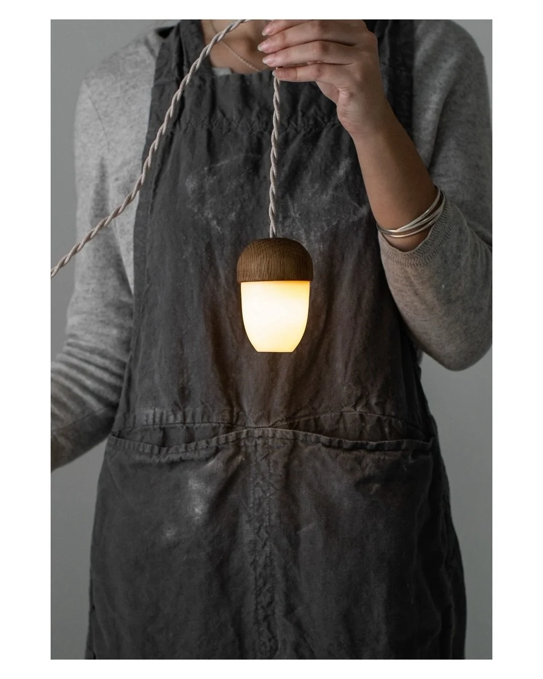Our little Acorn Light ✨
⠀⠀⠀⠀⠀⠀⠀⠀⠀
We&rsquo;re not sure we&rsquo;ve ever properly introduced these to you.
⠀⠀⠀⠀⠀⠀⠀⠀⠀
The porcelain acorn light is made with bespoke brass fittings, our small porcelain &rsquo;nut&rsquo; , linen coloured cable, and wood
