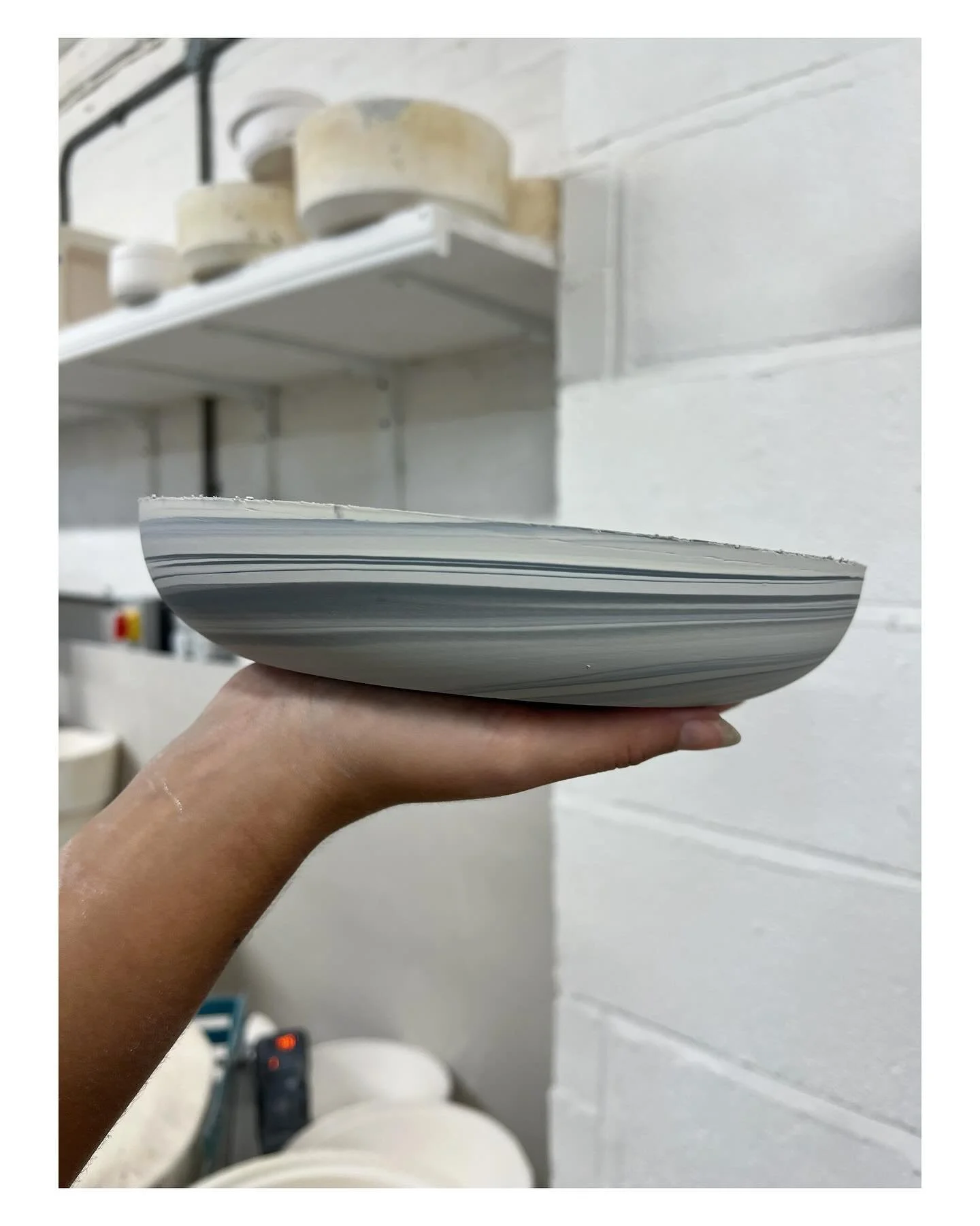 A customer recently ordered some grey marbeled porcelain pasta bowls which Evie started making yesterday.
.
Absolutely loving these, and cannot wait to see them finished, these are made using white, a medium great and very dark porcelain slip.
.
We j