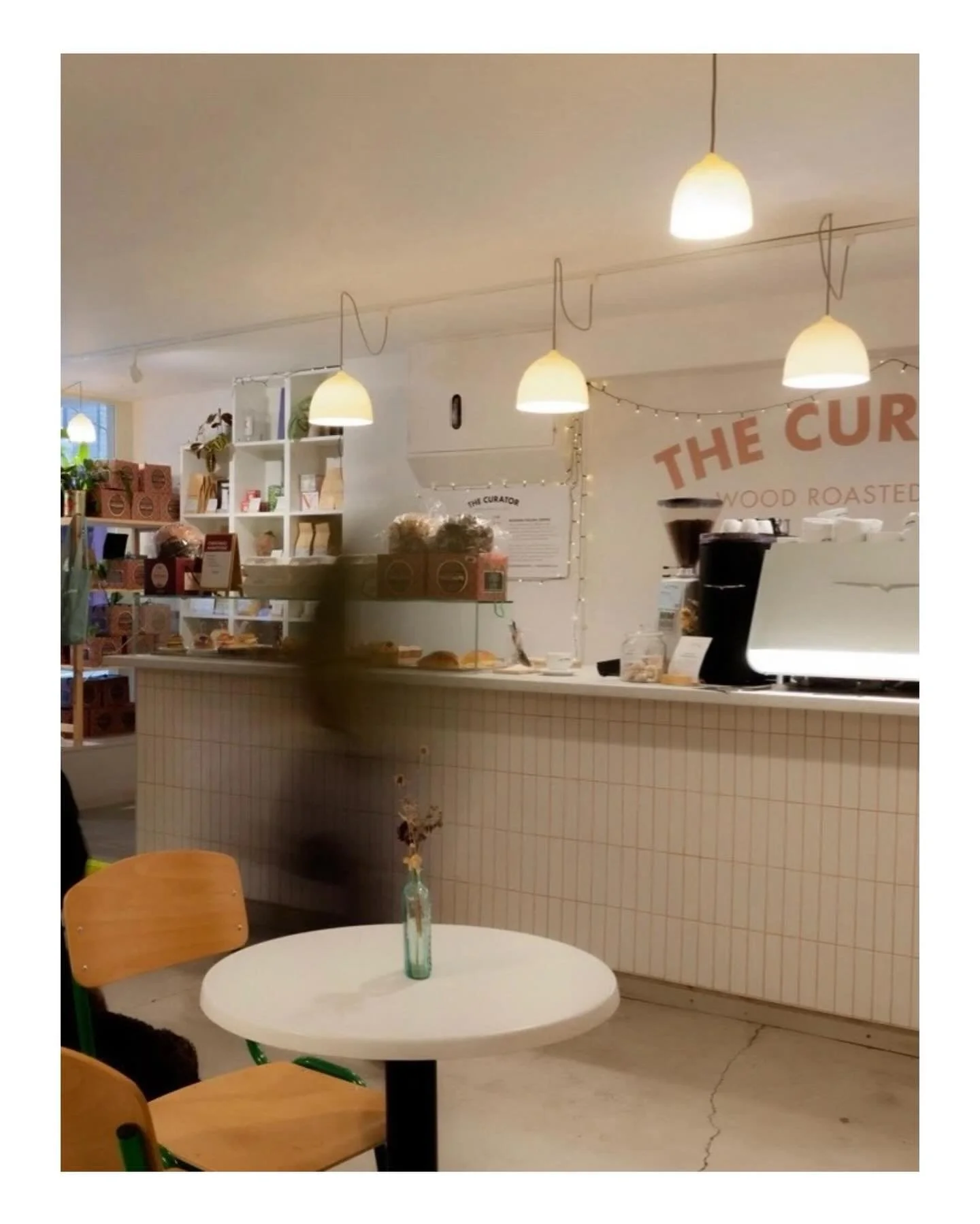 Our small porcelain hygge lamps looking pretty in the lovely @thecuratortotnes in the fab @butterwalk.co.uk at the top of Totnes town.

Only a 3min walk from my house, so I&rsquo;m often found in there grabbing my favorite chai latte! 

Grateful on e