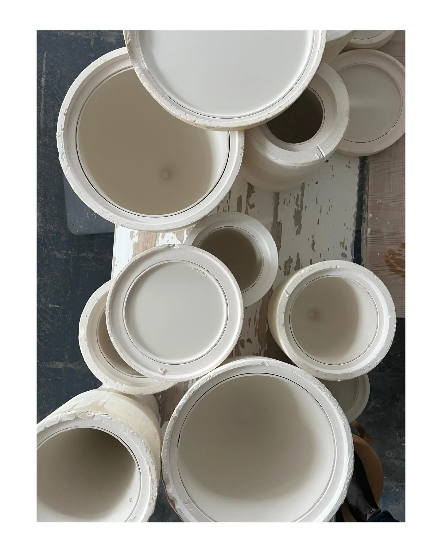 Just to let you know that studio is open tomorrow, Good Friday 10.30 - 4 🐣 with its usual organized chaos.
The fab Evie and Cian will be there pottering if you want to pop in and say Hello.
I will probably pop in early and hide a few little Easter e