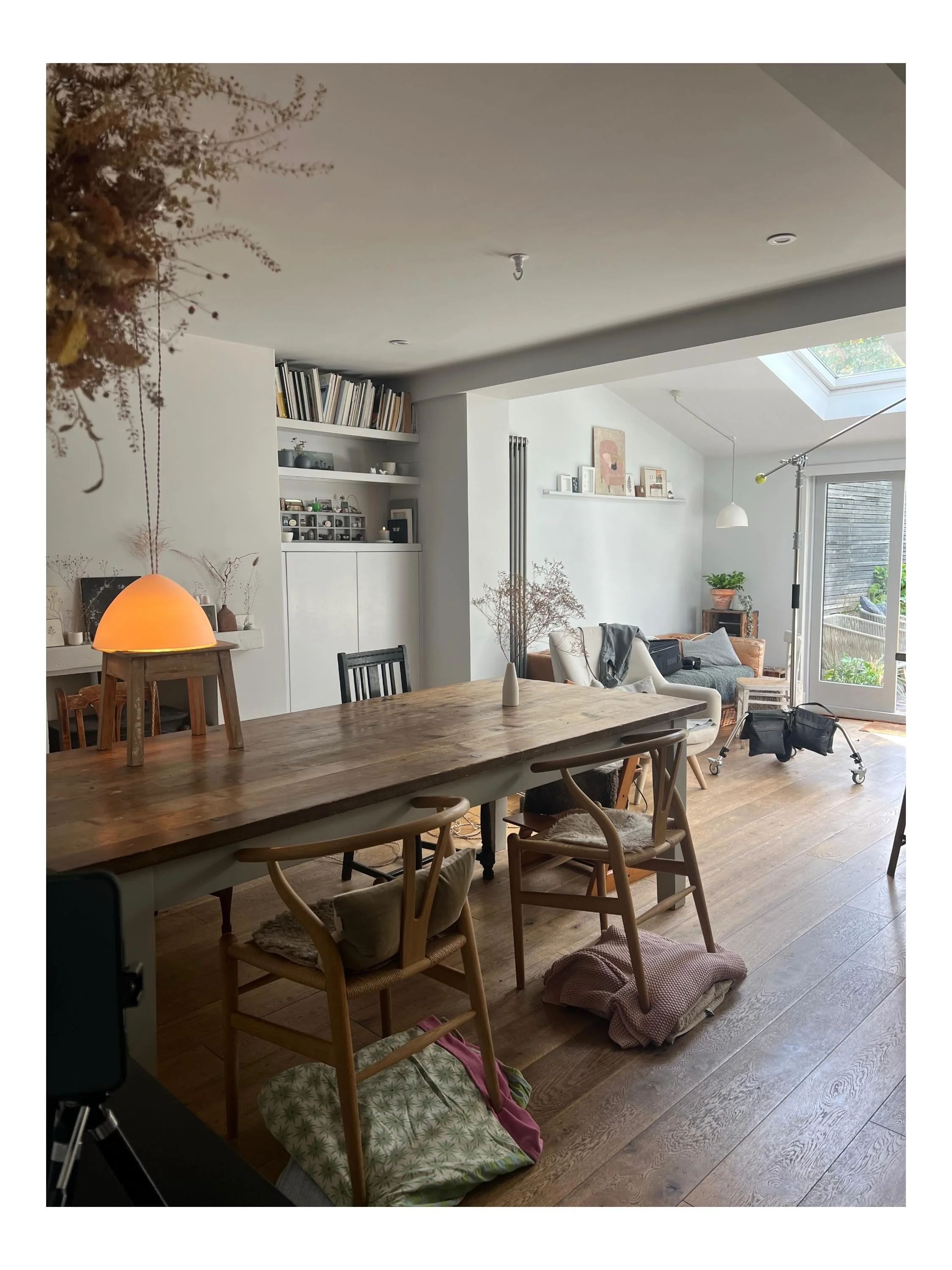 A few weeks ago (before it got so hot!) we had a days photoshoot in my house with the fab @rachelhoilephotography.
.
I wasn&rsquo;t sure how it would work doing the shoot in my house instead of a studio as I usually do with Rach.. (I had to do a fair