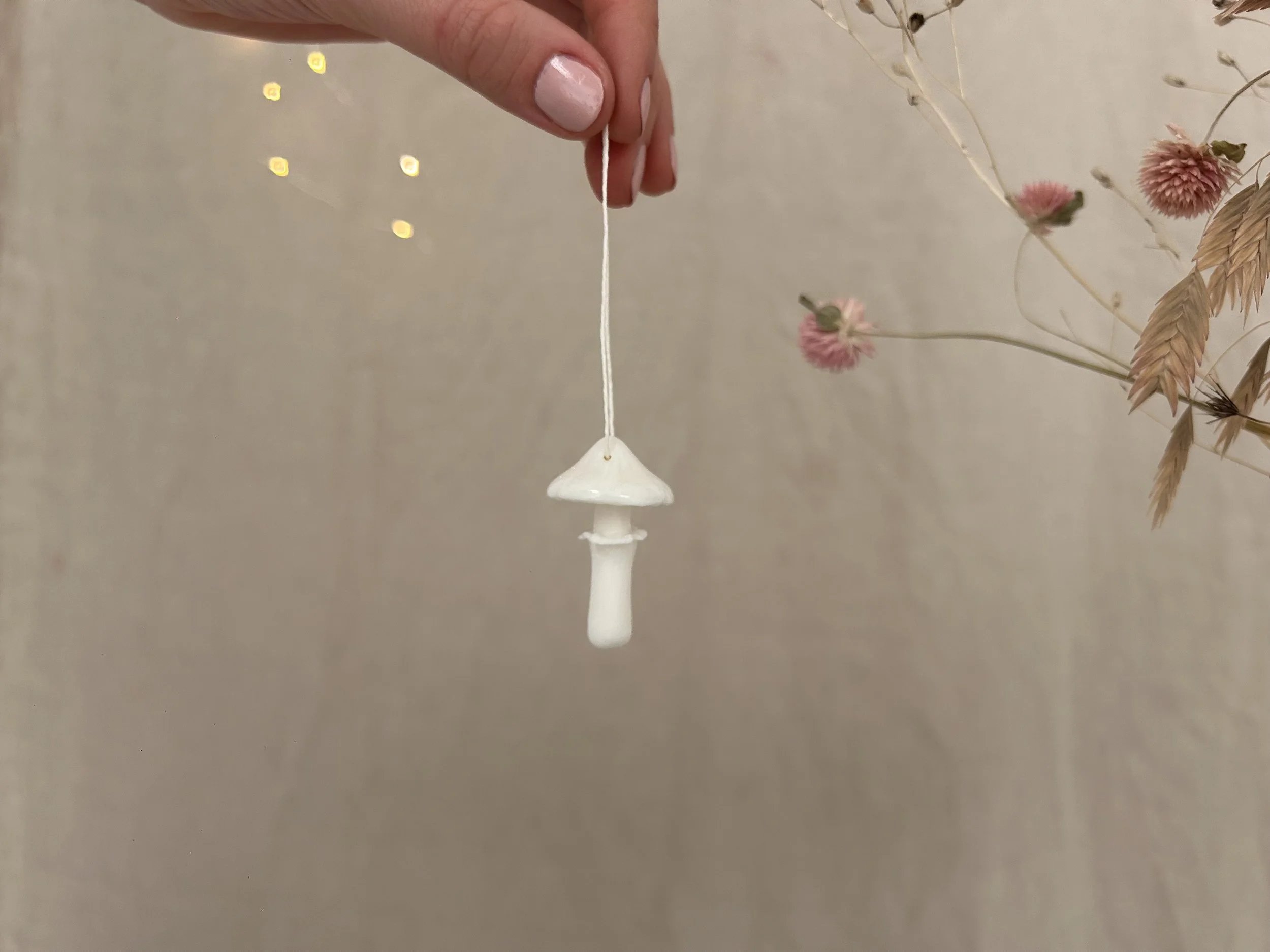 Porcelain decoration mushroom plain held.jpg