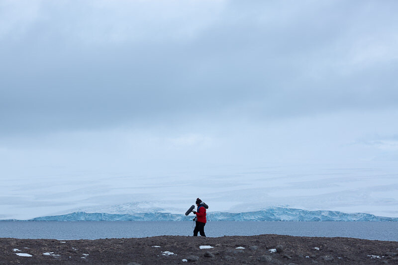 Samantha Hodder walking with the mic - photo credit  Oli Sansom