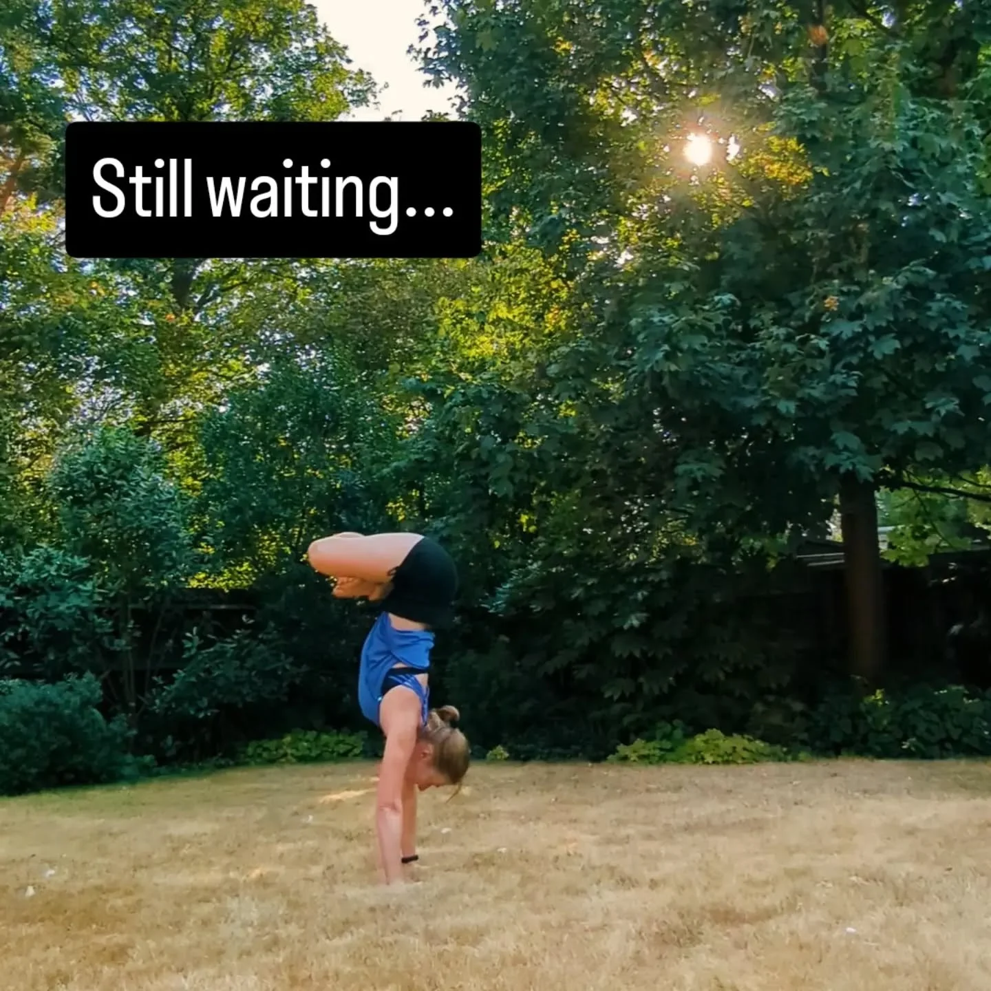 Still waiting 🤣...

When is it going to rain? ☔🤷

#handstandeveryday #handstand #britishweather #drought #armbalancing