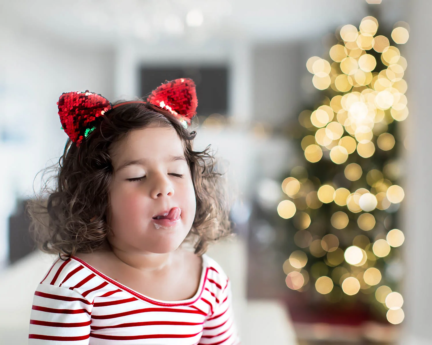 I’m right up in her face here. See what it does to the lights in the tree?