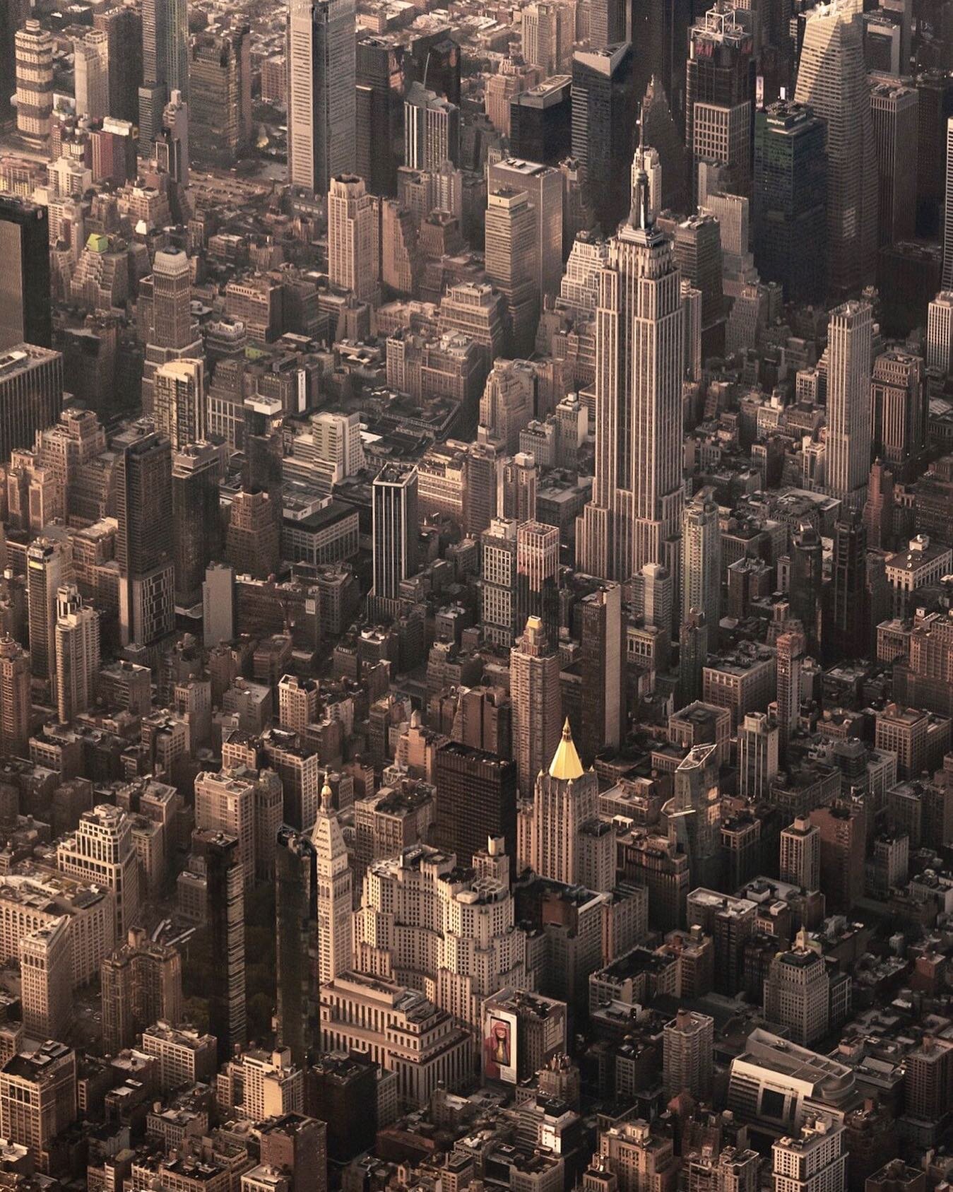 I&rsquo;m really missing this 7000 ft above NYC view! Gotta get back up there soon 🚁 
.⁠⠀⠀⁠⠀
.⁠⠀⠀⁠⠀
.⁠⠀⠀⁠⠀
.⁠⠀⠀⁠⠀
.⁠⠀⠀⁠⠀
#empirestatebuilding #artofvisuals #nyc #newyorkcity #visualambassadors #natgeotravel #nybucketlist #city_of_newyork #made_in_ny