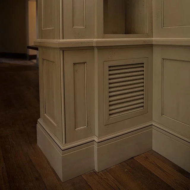 Finished up this amazing room. Pt. 1 
#woodworking #interiordesign #design #imac #edges #paint #glaze #layers #color #wood #cabinetry #love #construction #beautiful #base #thecraftsmangroupofalabama #alabama #northalabama #thecraftsmangroup