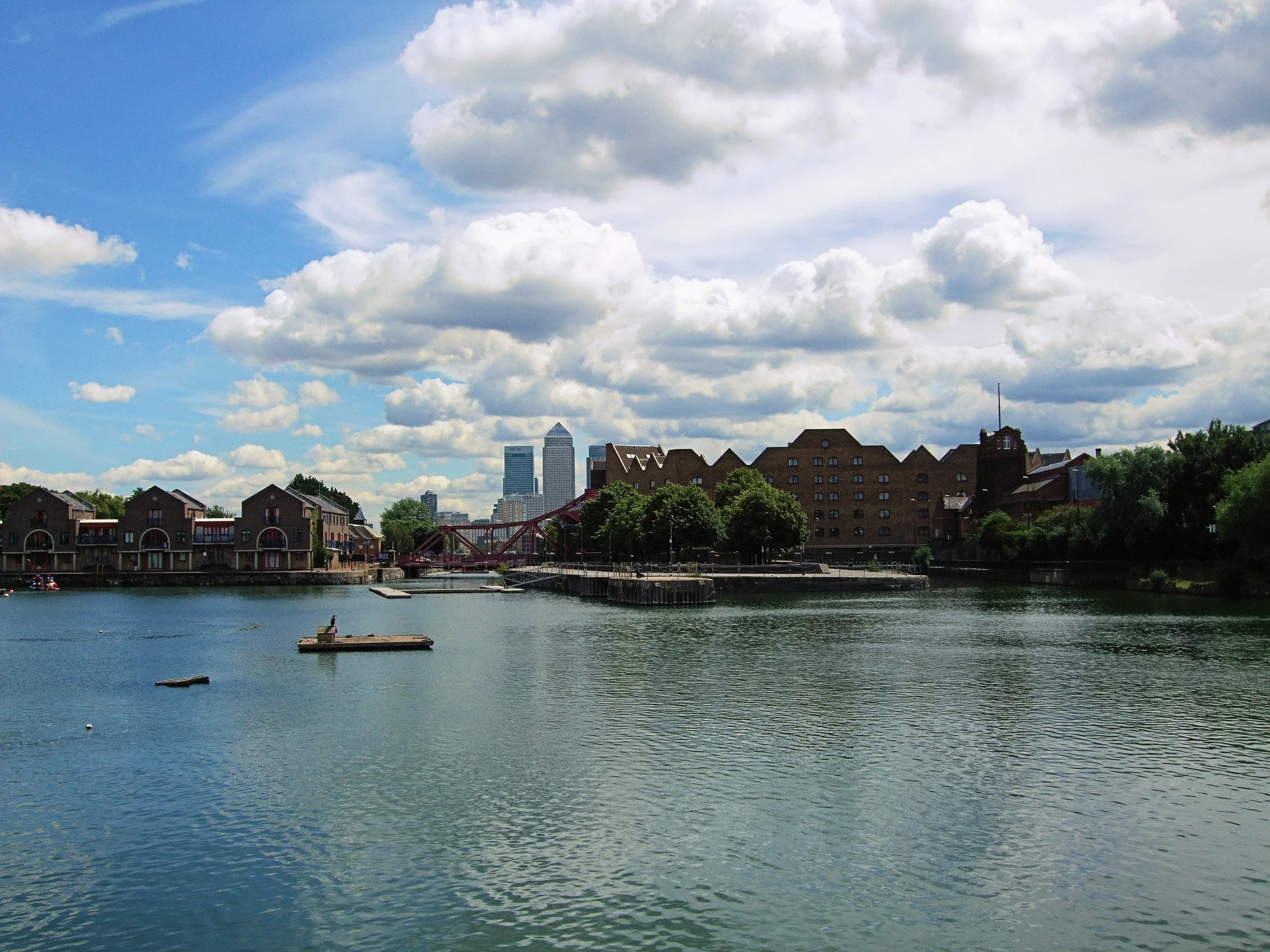 Shadwell_Basin_By_Jim_Linwood.jpg
