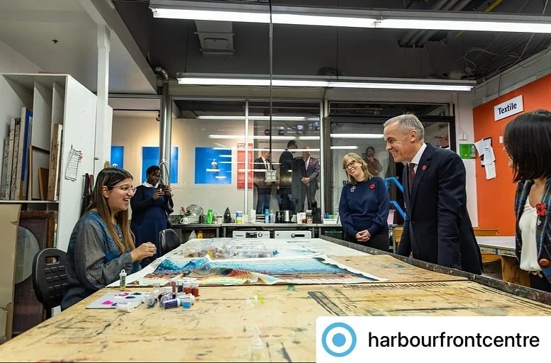 This morning, I got to chat with Prime Minister @markjcarney and MP Chi Nguyen about my textile glitch art and interactive installation at @harbourfrontcentre. What an incredible experience 🙌🏽 So proud and grateful to be part of Harbourfront Centre