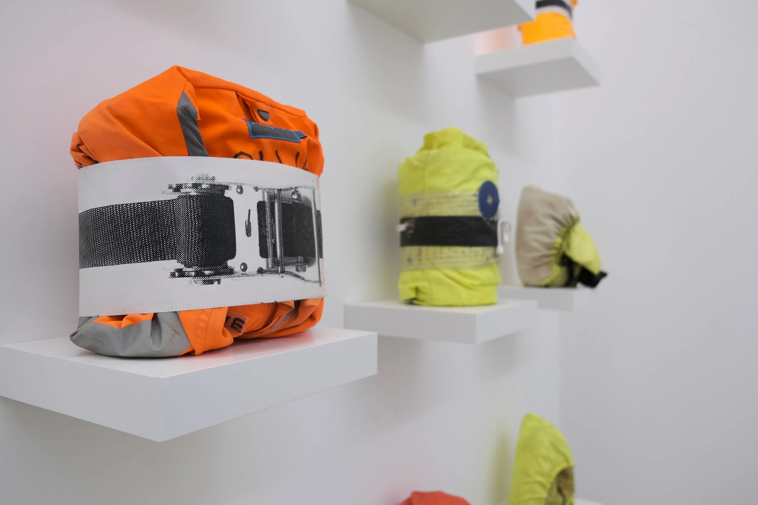 Hi-vis figures