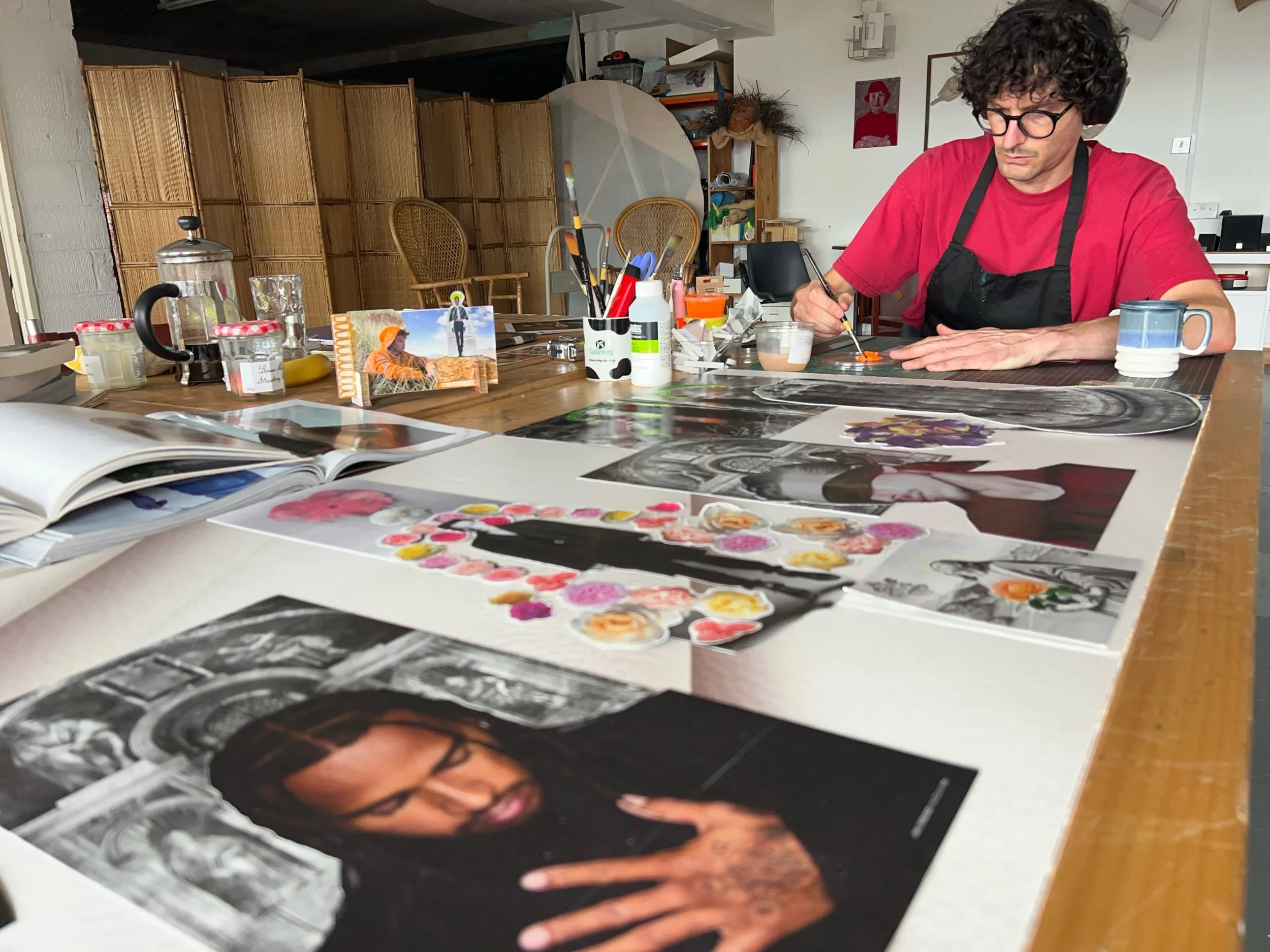 Activity in the studio

Alter piece | painting
Hi-vis | wrapping
Coffee | drinking 
Work | documenting
Cardboard | cutting