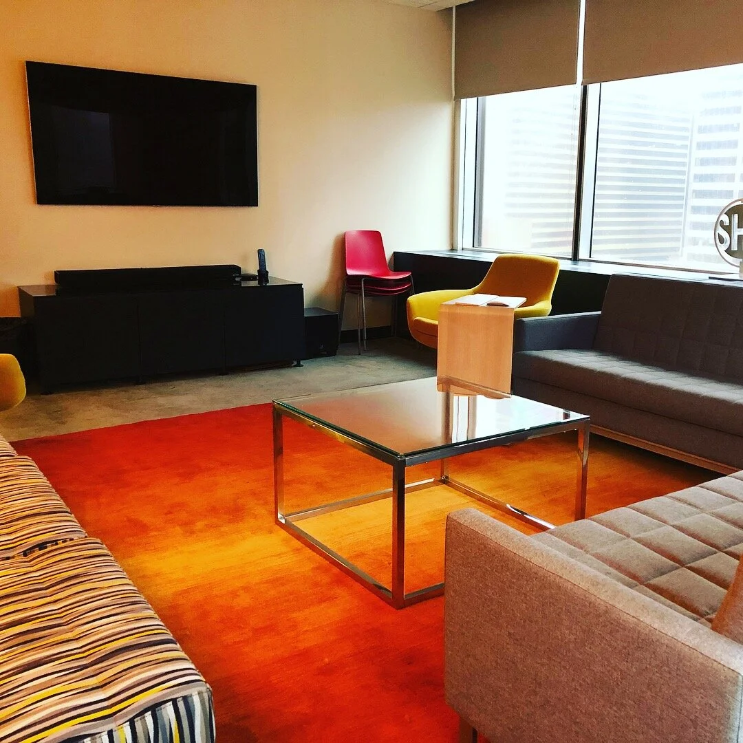  SHOWTIME CREATIVE LOUNGE 