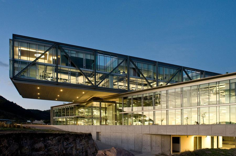 CORPORATIVO CINEPOLIS, MORELIA MICHOACAN MEXICO  40 M. DE CANTILEVER