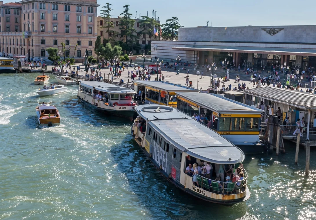 venice-vaporetto.jpg