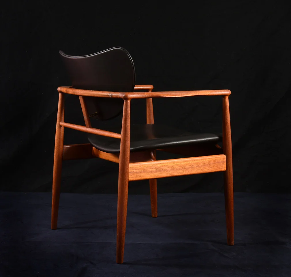 Click here for the 1940s Finn Juhl NV-48 Niels Vodder Armchairs