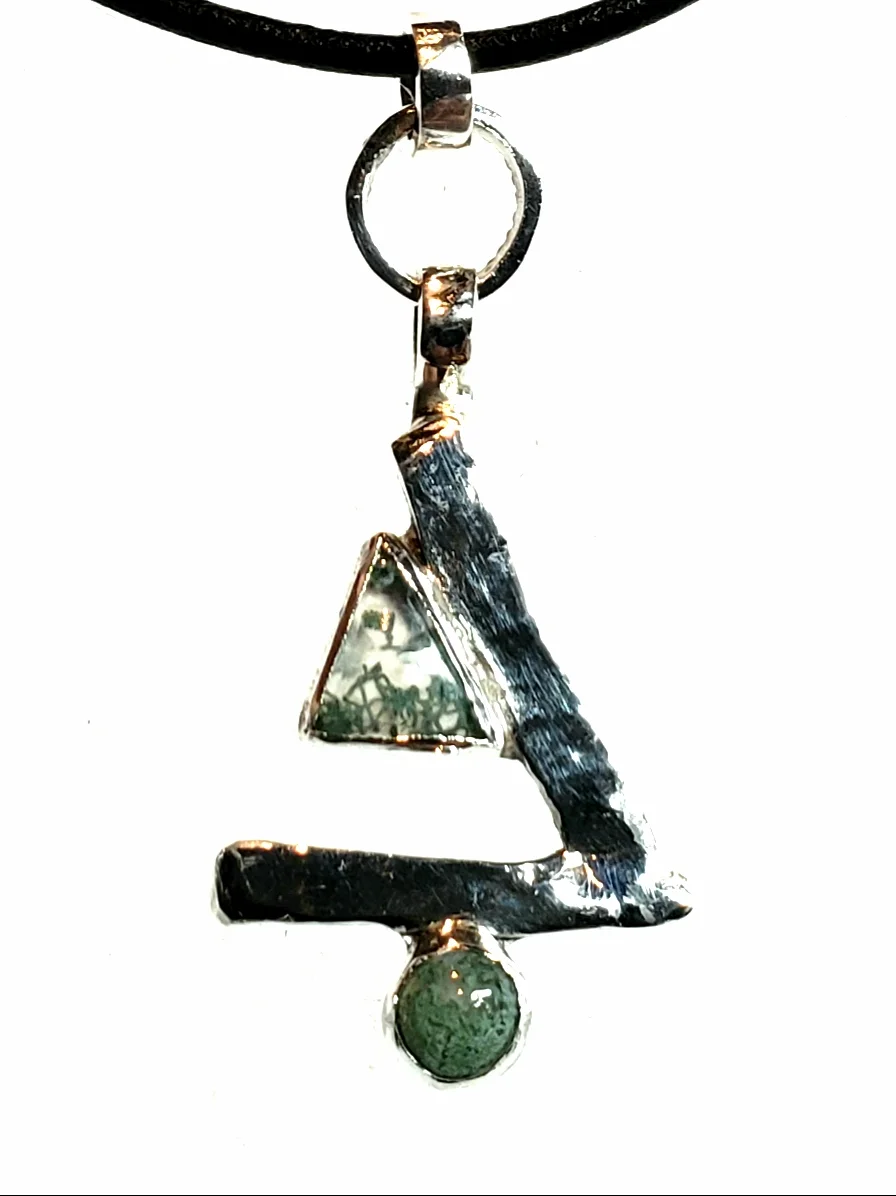 Ancient Geometry in Moss Agate