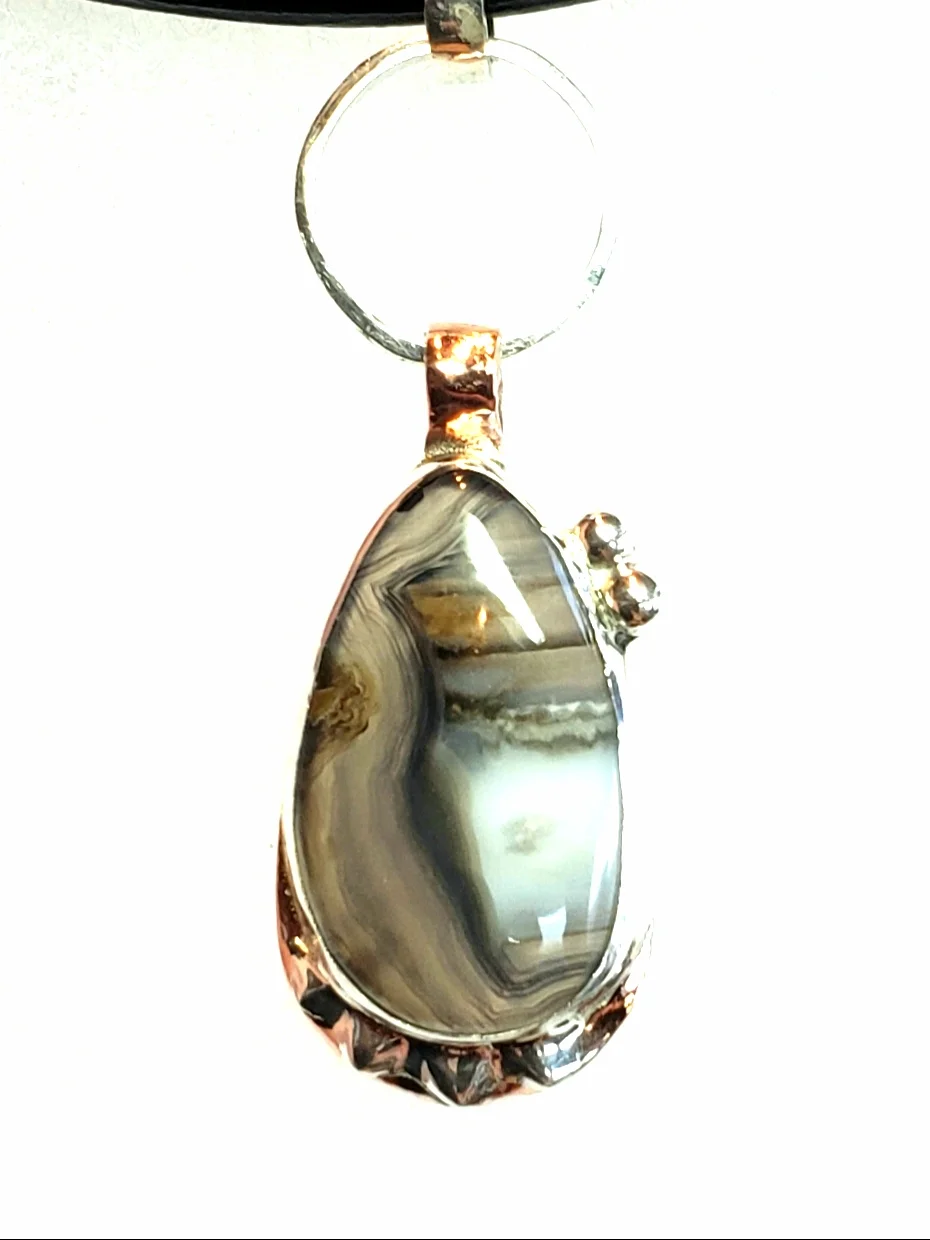 Scenes Inside the Thunder Egg