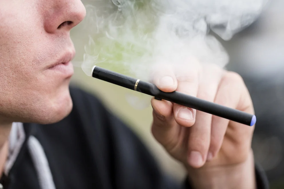 e-cig iStock_mauro_grigollo.jpg