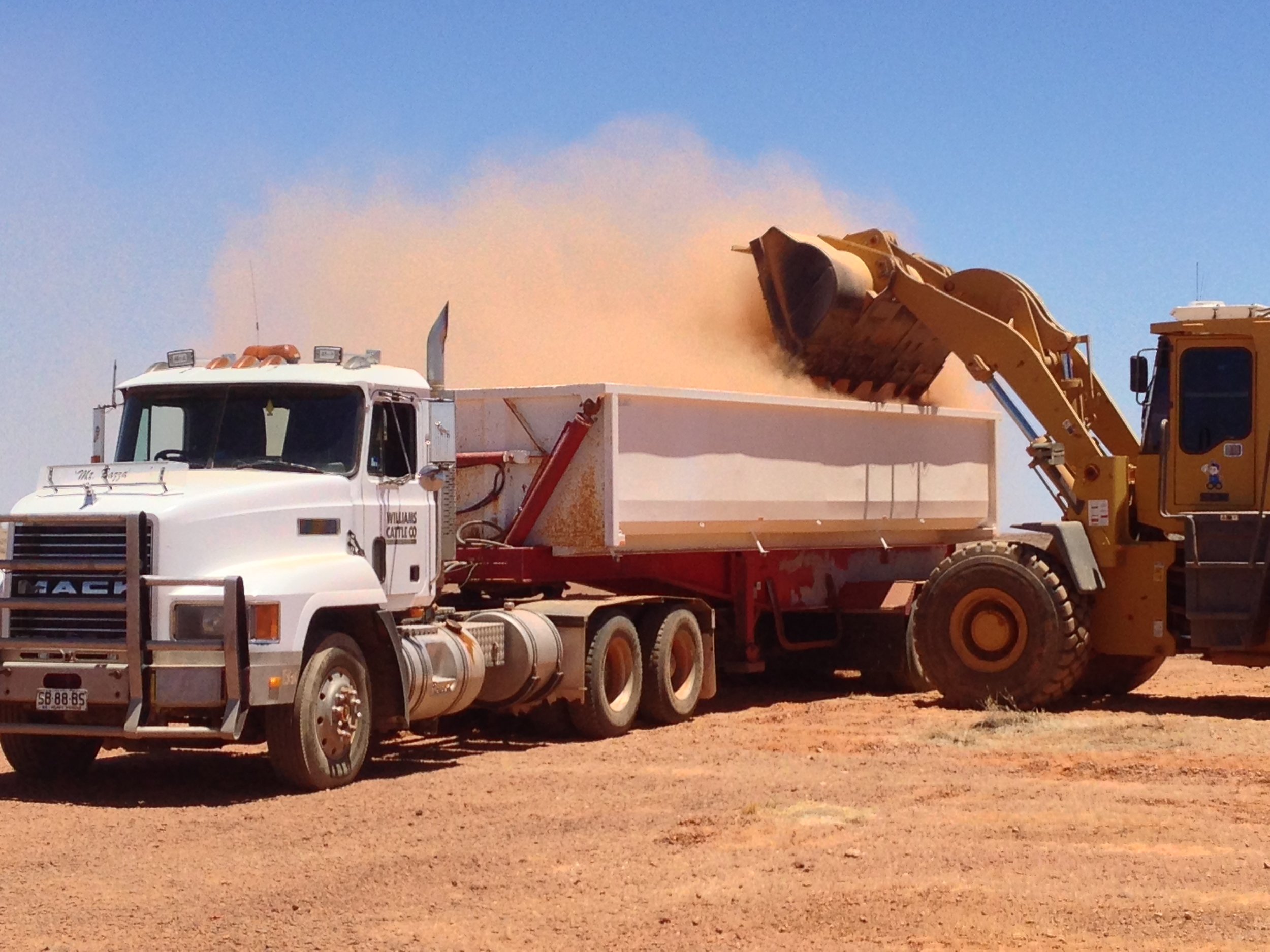 williams-cattle-company-mount-barry-station-south-australia-cattle-station-sa-plant-and-equipment-side-tipper-and-loader.jpg