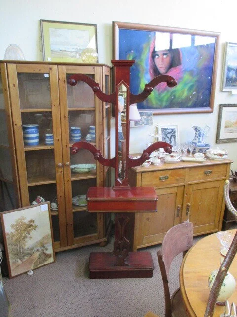 VICTORIAN STYLE COAT/HAT STAND