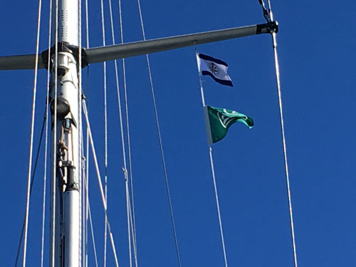 Flags-on-a-sailing-boat-mast.jpg