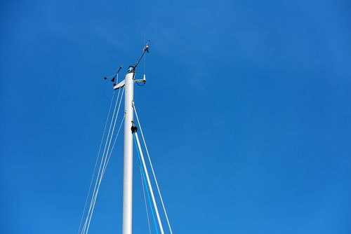 Windex-on-a-sailboat-mast-pointing-the-direction-of-the-wind.jpg