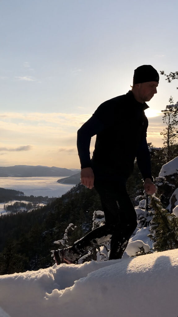trailrunner-in-the-snow-skuleberget-eagle-path-big5-hoga-kusten.jpg