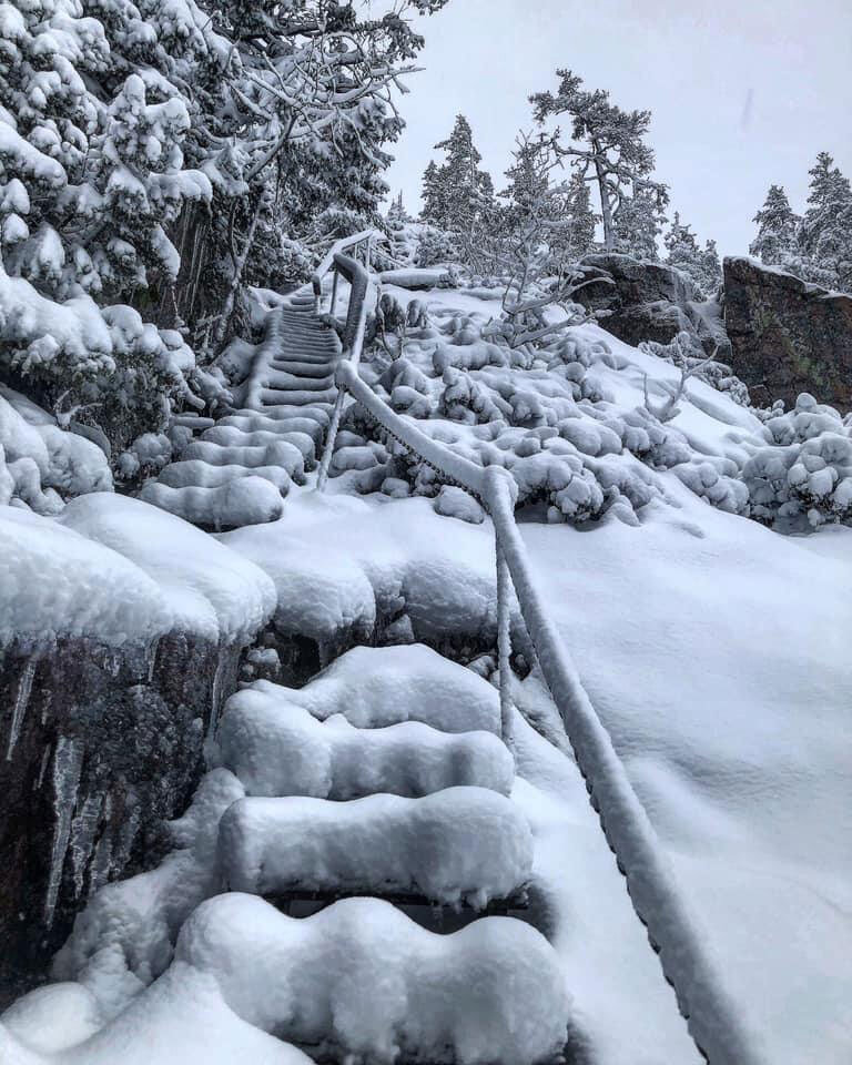 SKULEBERGET-path-EAGLE-grottanstigen-winter-and-snow-stairs.jpg