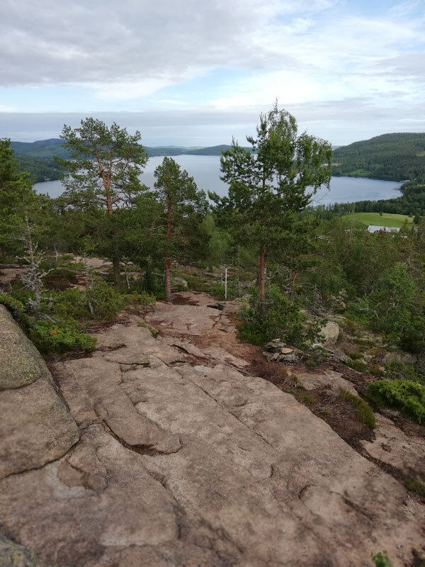 red-granite-rocks-fox-path-stigen-skuleberget-docksta-trail-running.jpg